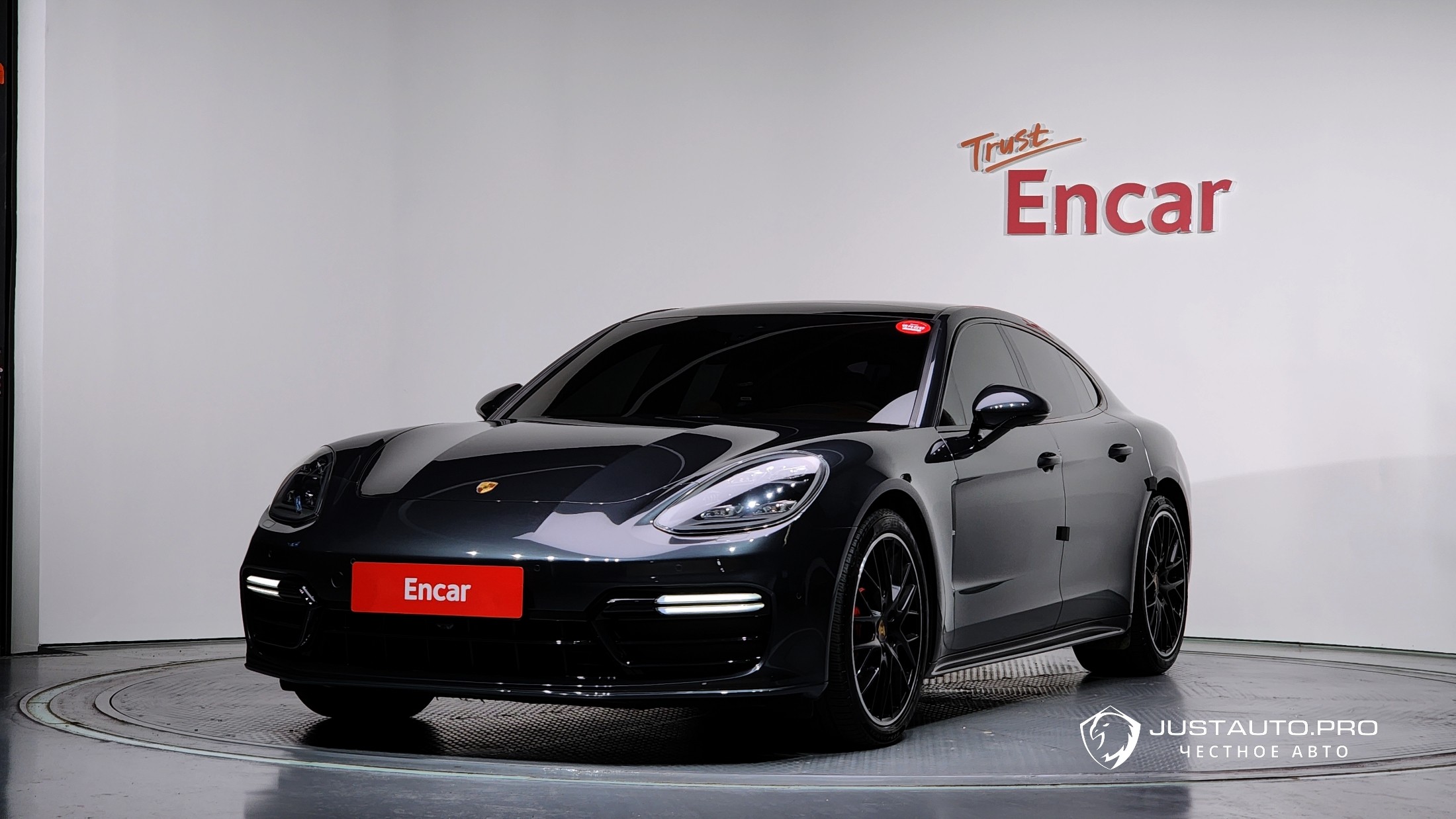 Автомобиль Porsche Panamera