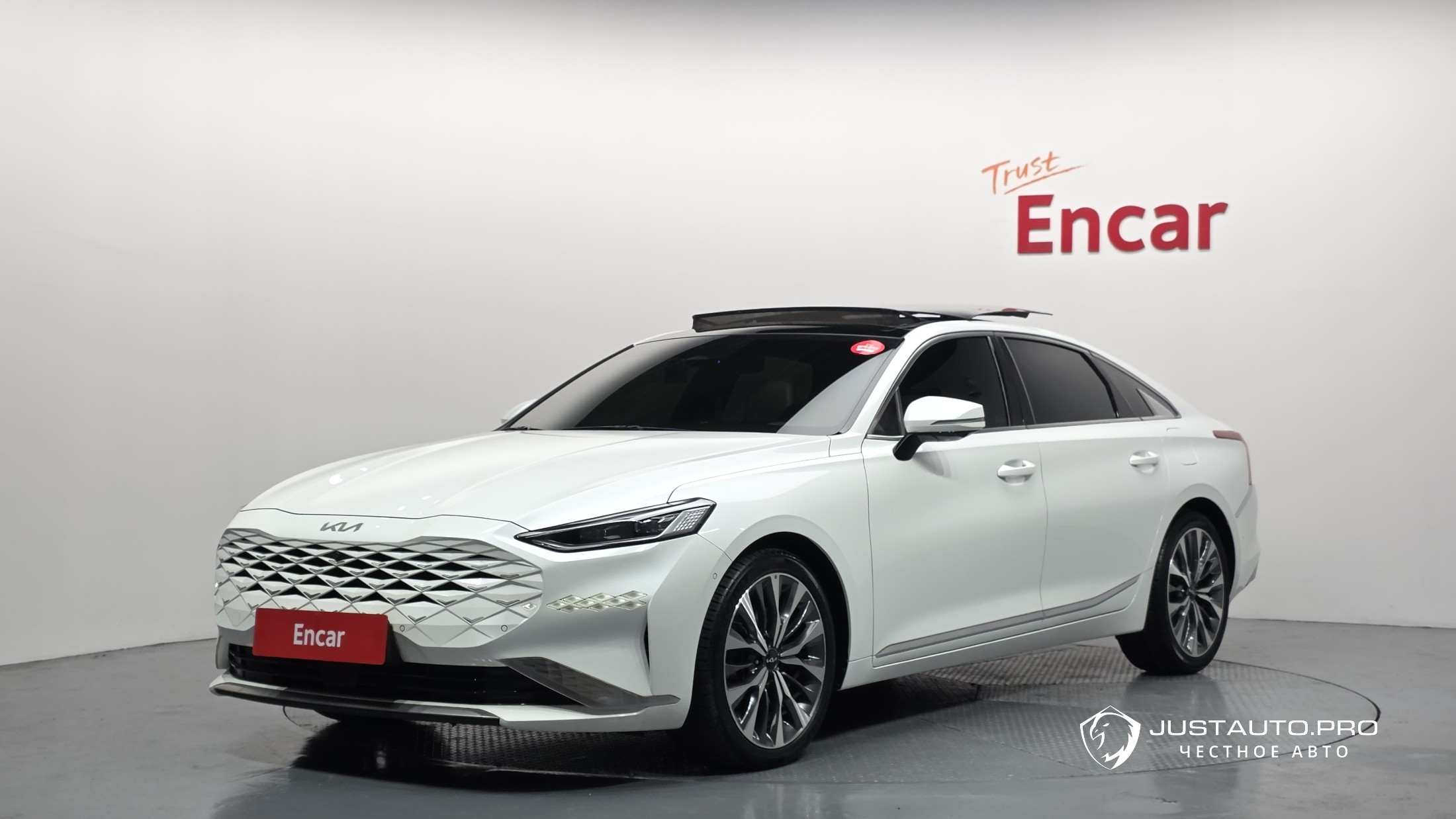 Автомобиль Kia K8