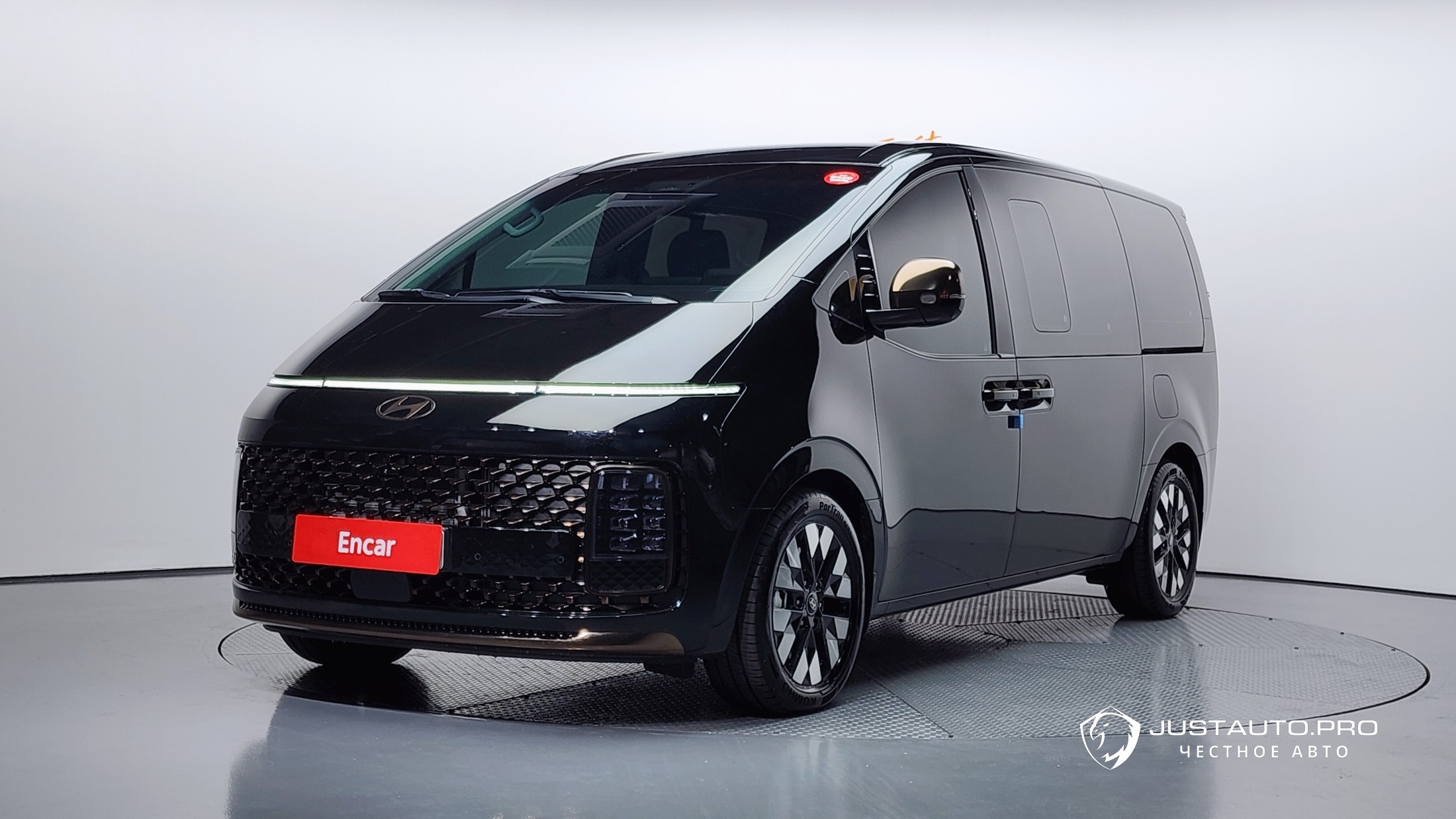 Автомобиль Hyundai Staria