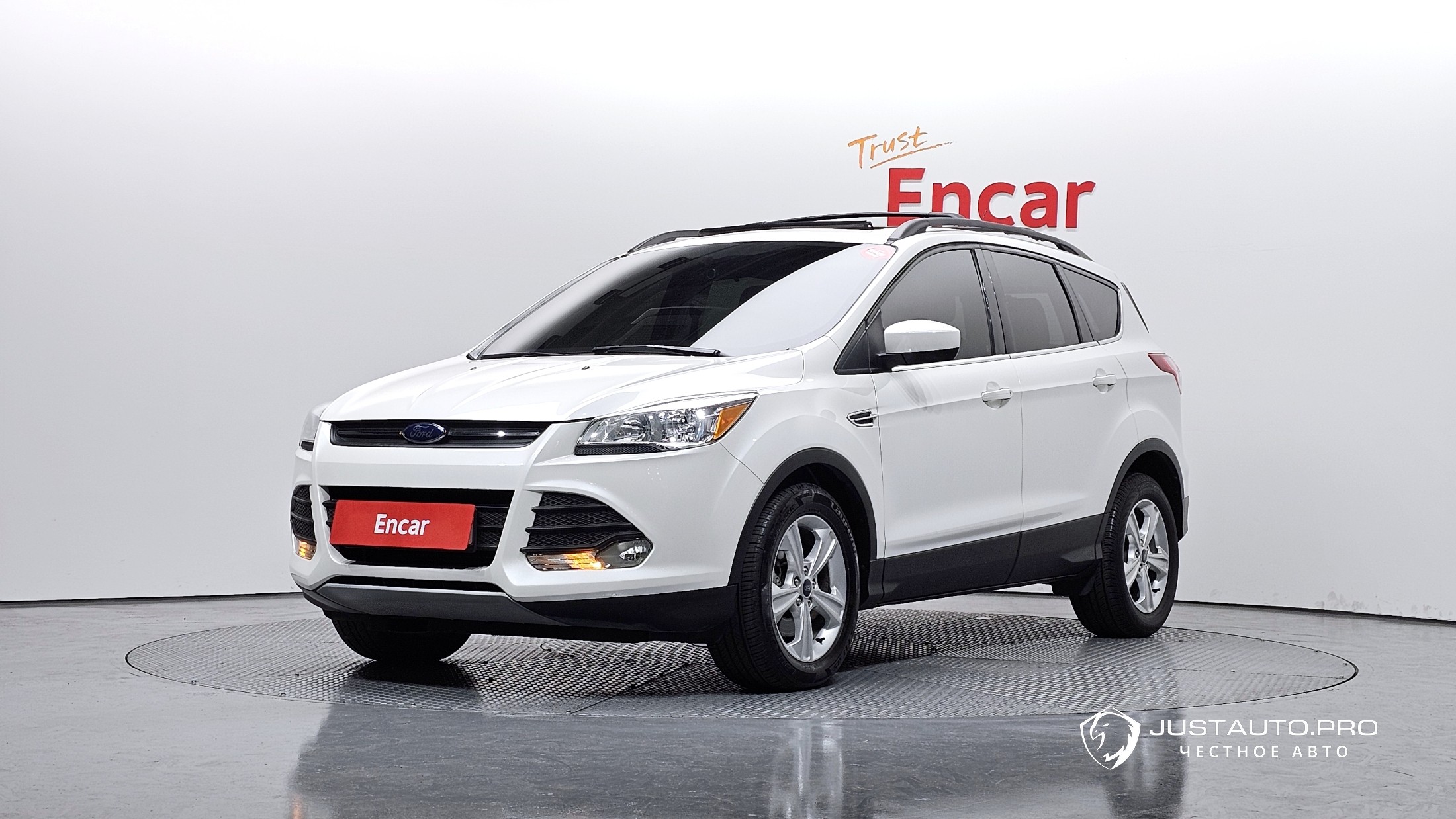 Автомобиль Ford Escape