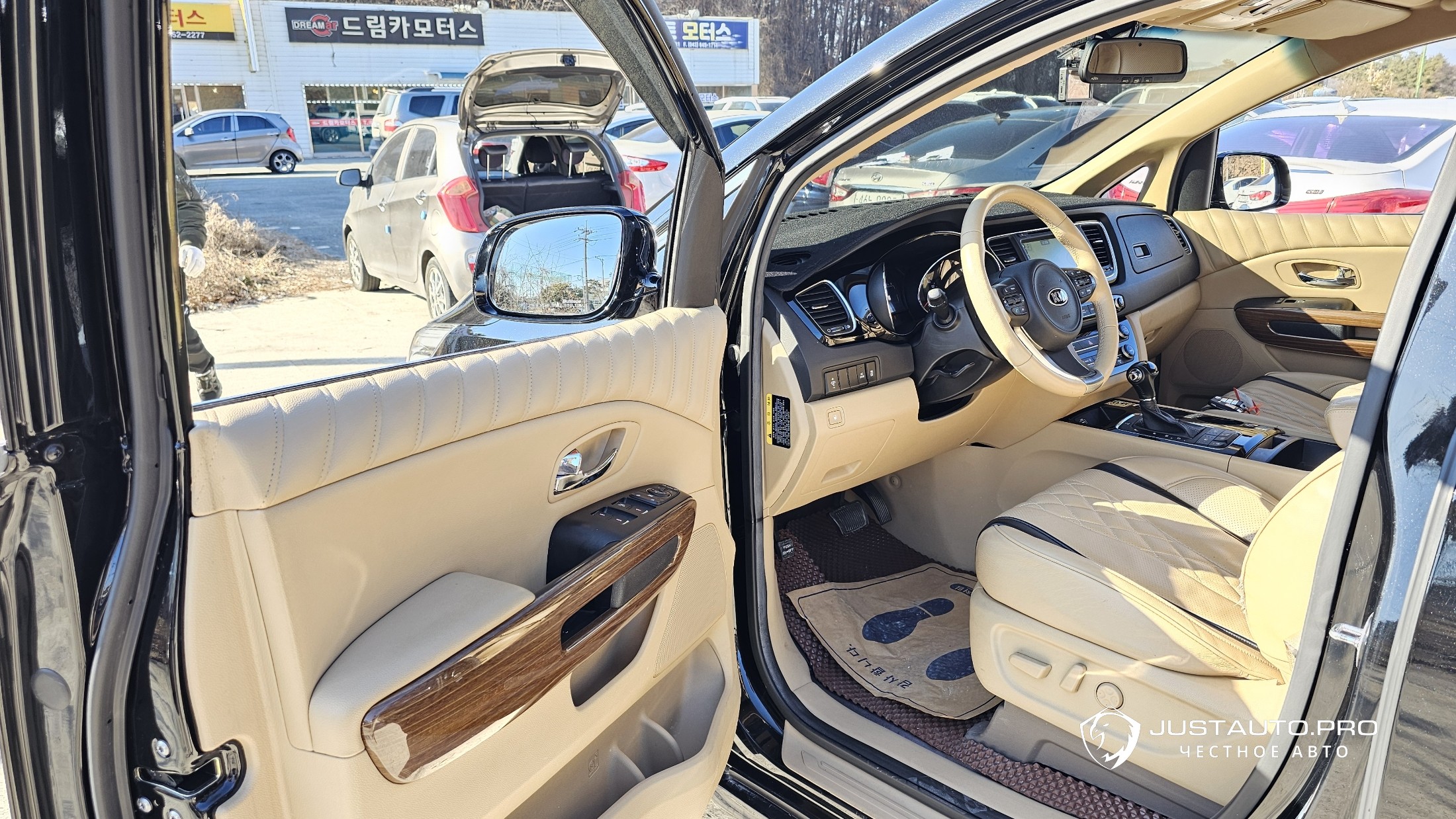 Автомобиль Kia Canival