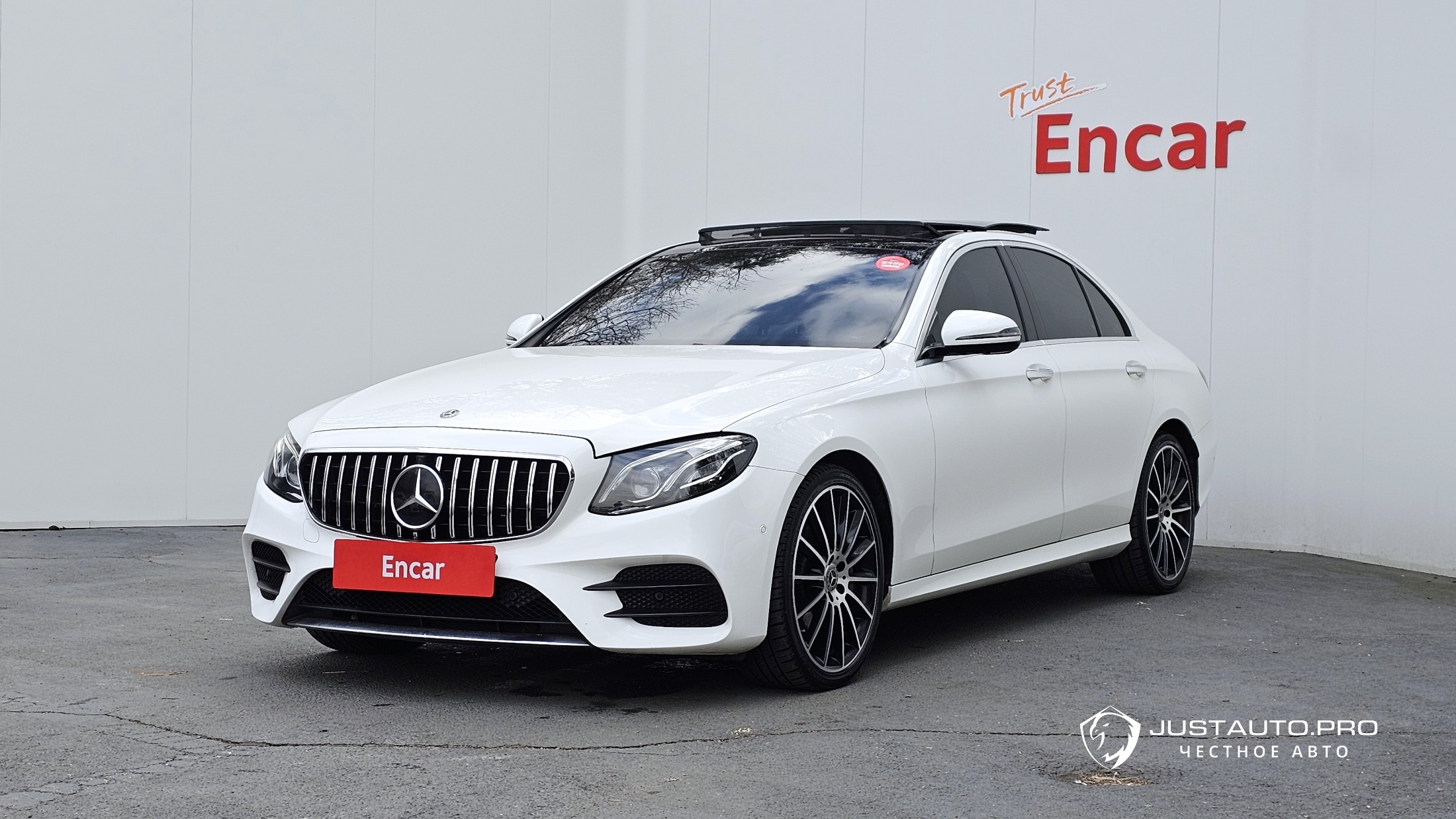 Автомобиль Mercedes-Benz E-Class