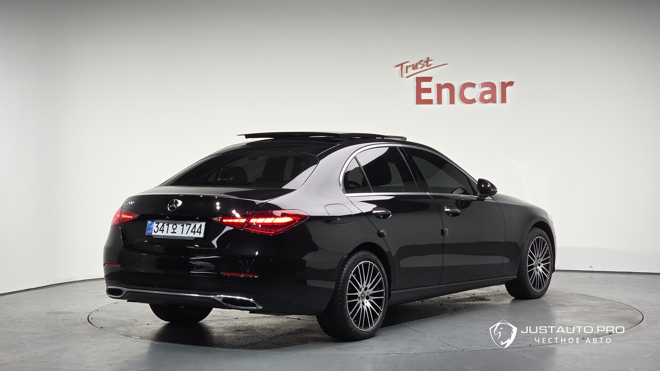 Автомобиль Mercedes-Benz C-Class