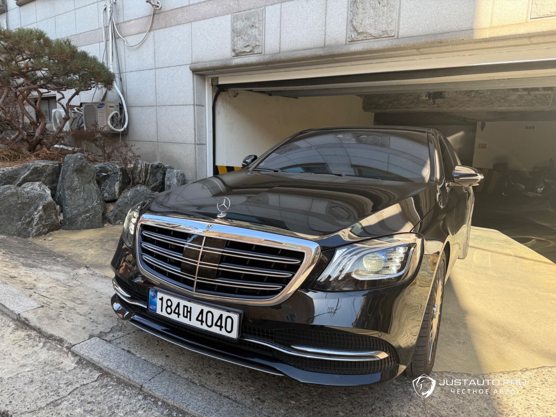 Автомобиль Mercedes-Benz S-Class