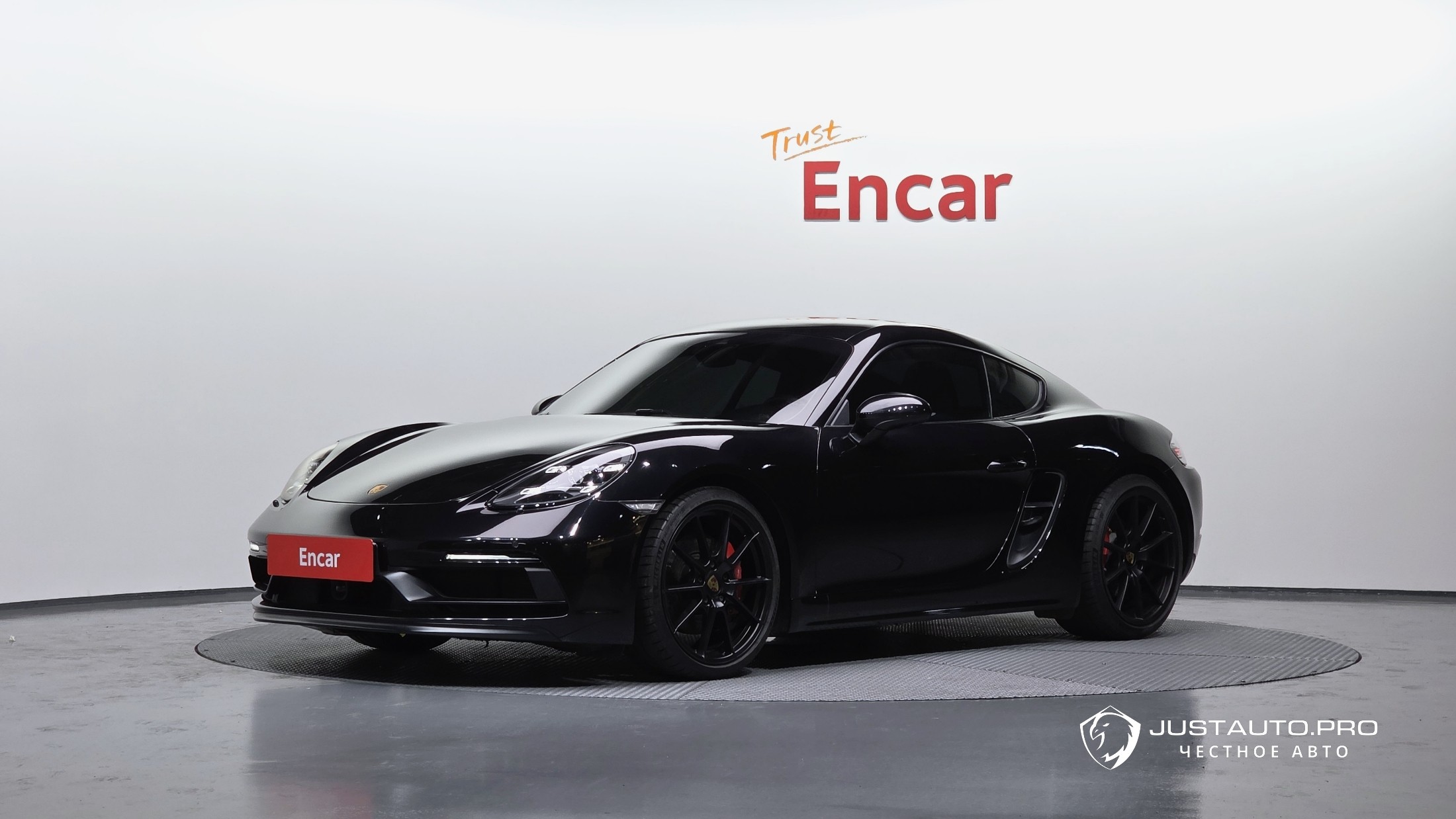 Автомобиль Porsche 718