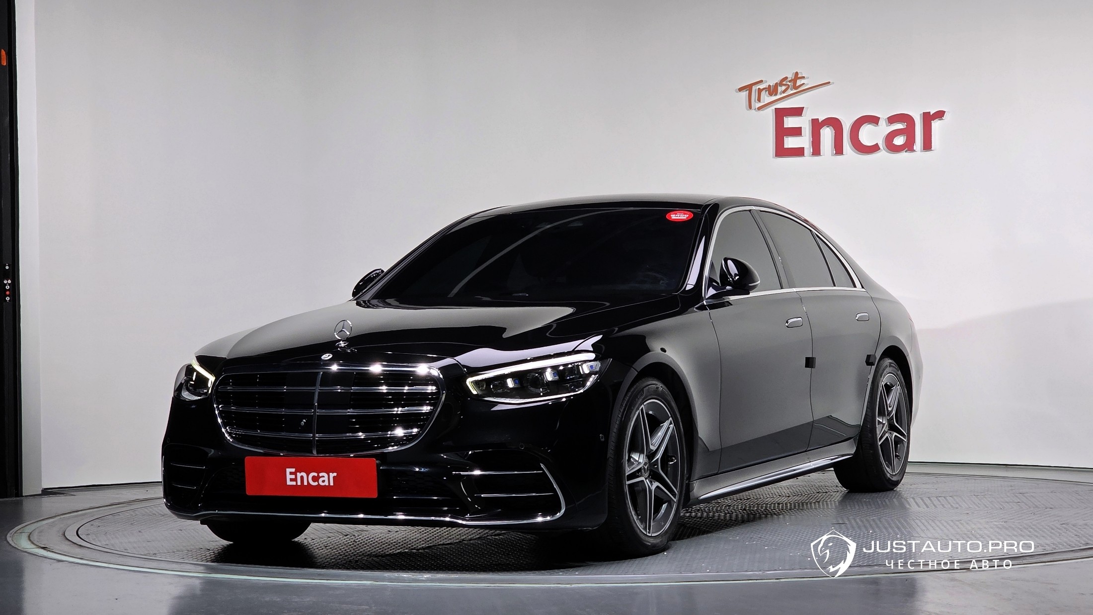 Автомобиль Mercedes-Benz S-Class