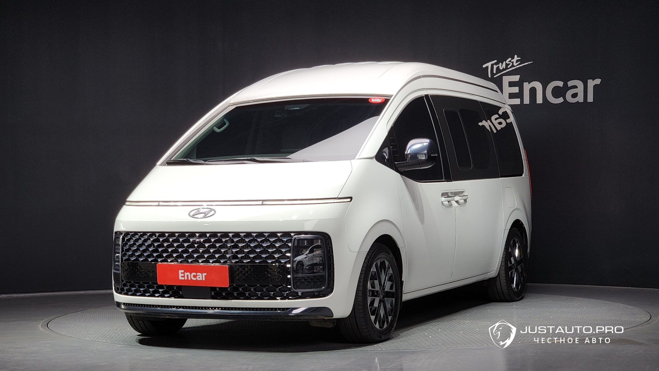 Автомобиль Hyundai Staria