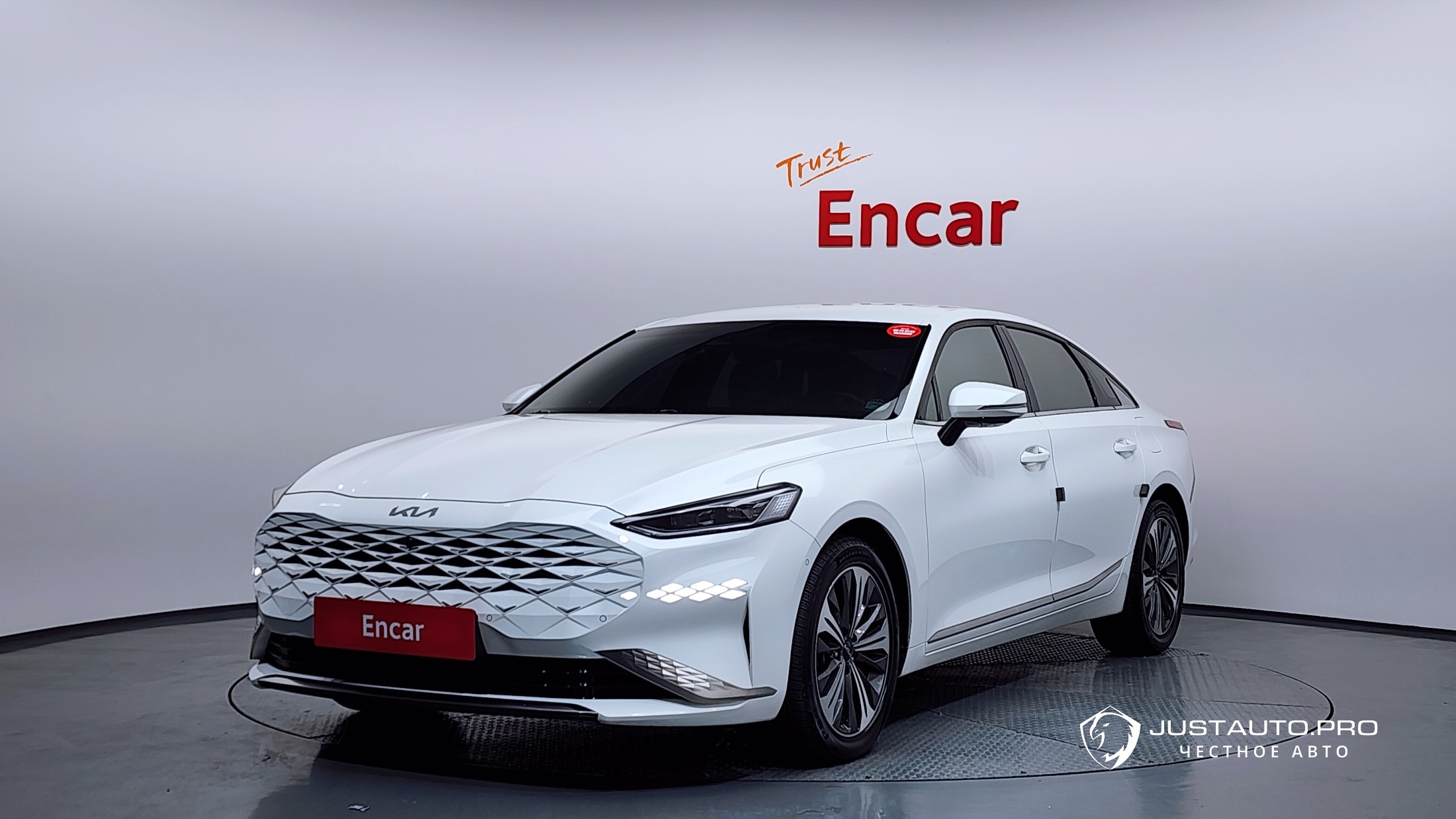 Автомобиль Kia K8