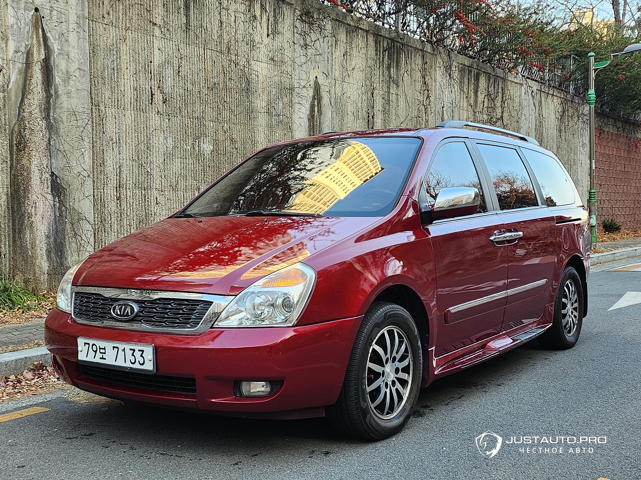 Автомобиль Kia Canival