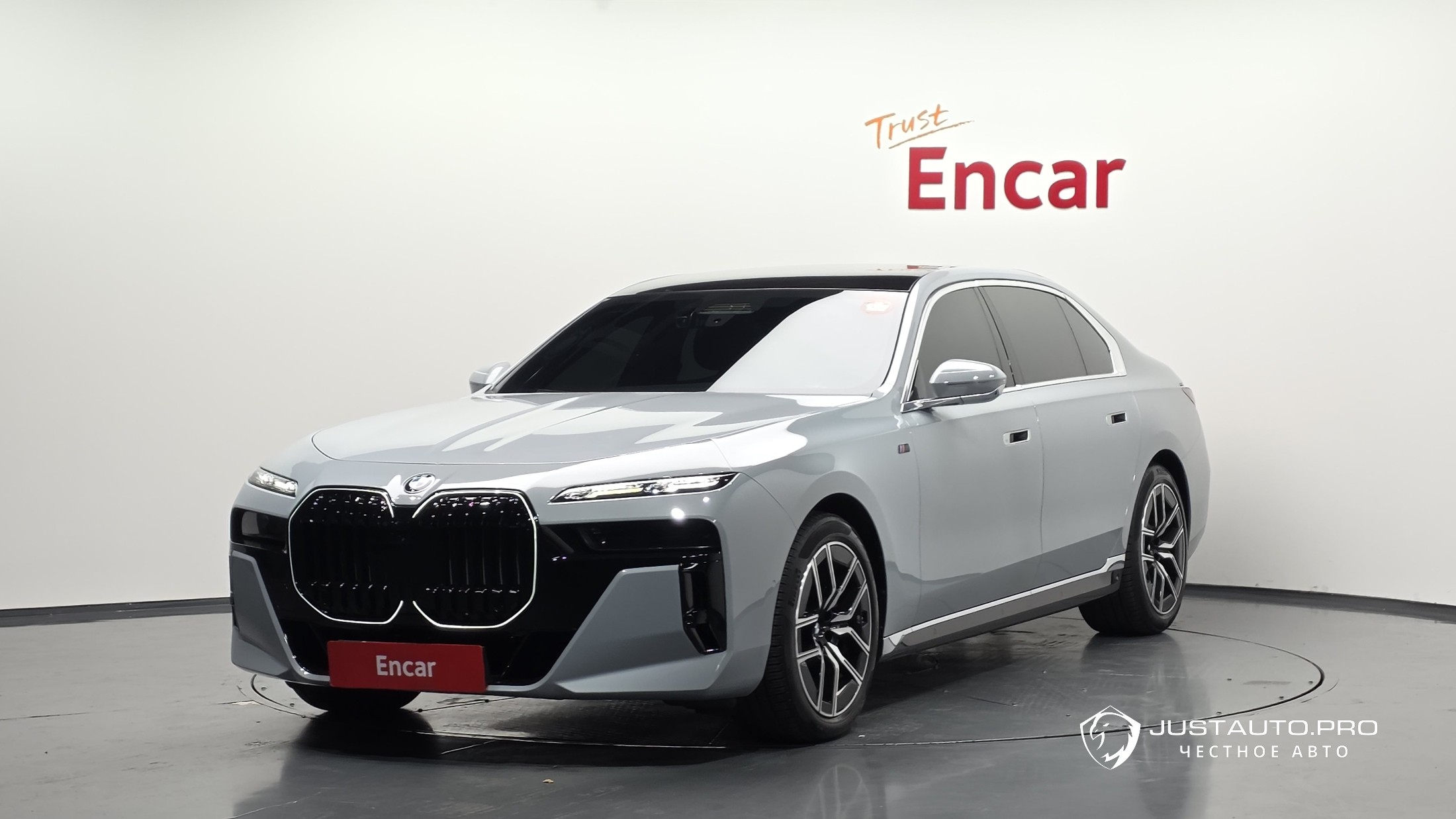 Автомобиль BMW 7-Series