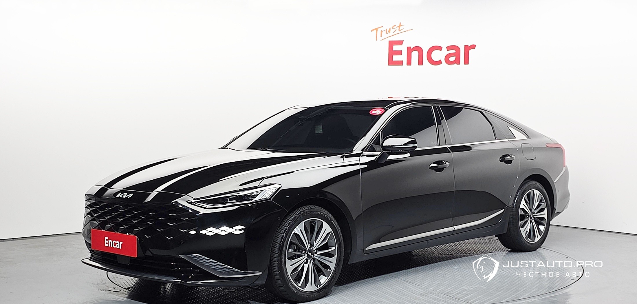 Автомобиль Kia K8