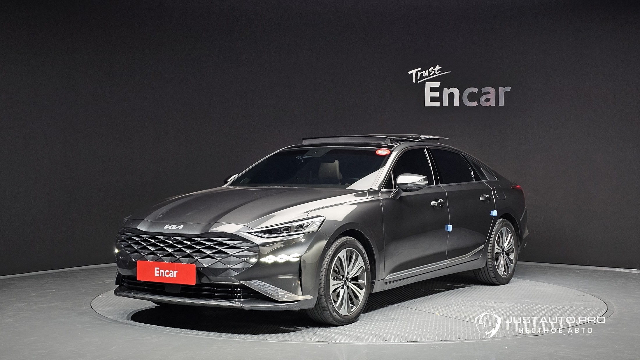 Автомобиль Kia K8