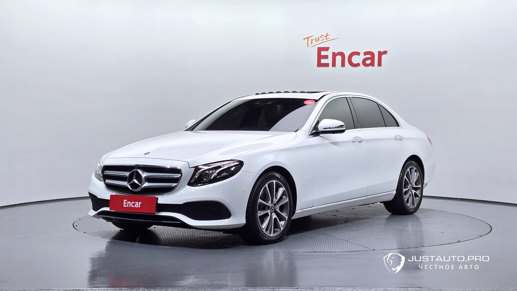 Автомобиль Mercedes-Benz E-Class