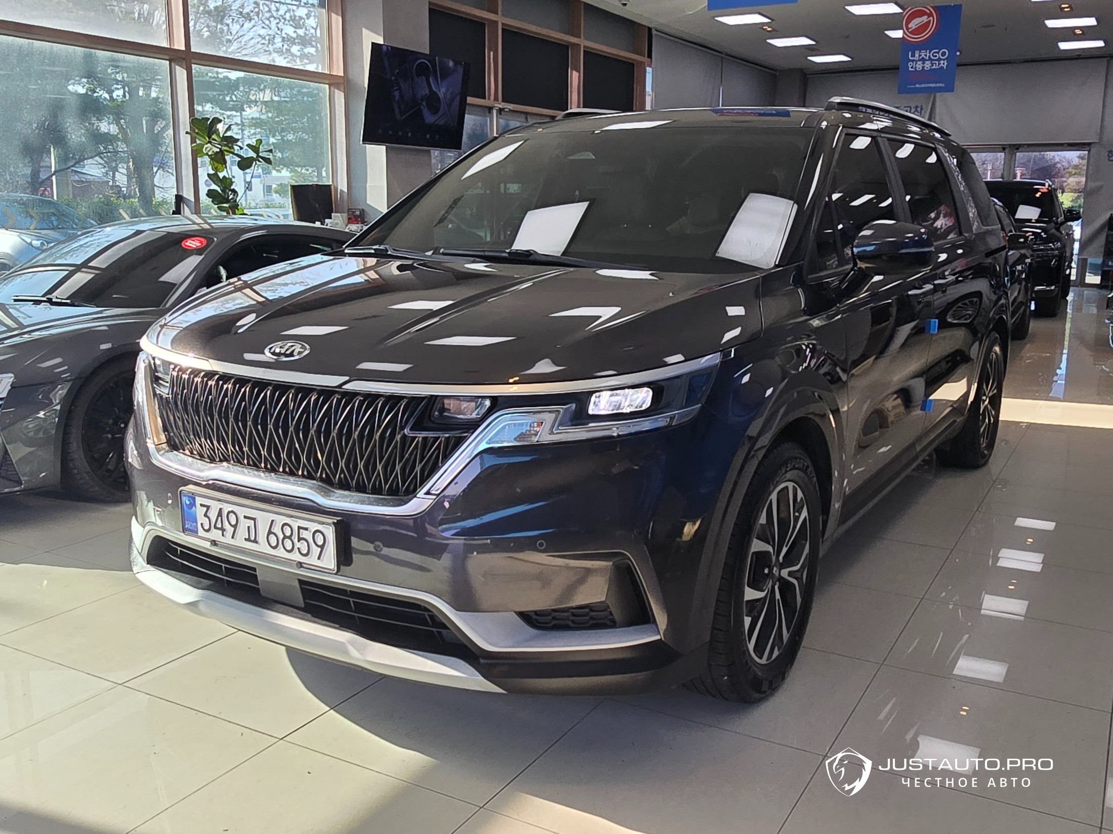 Автомобиль Kia Canival