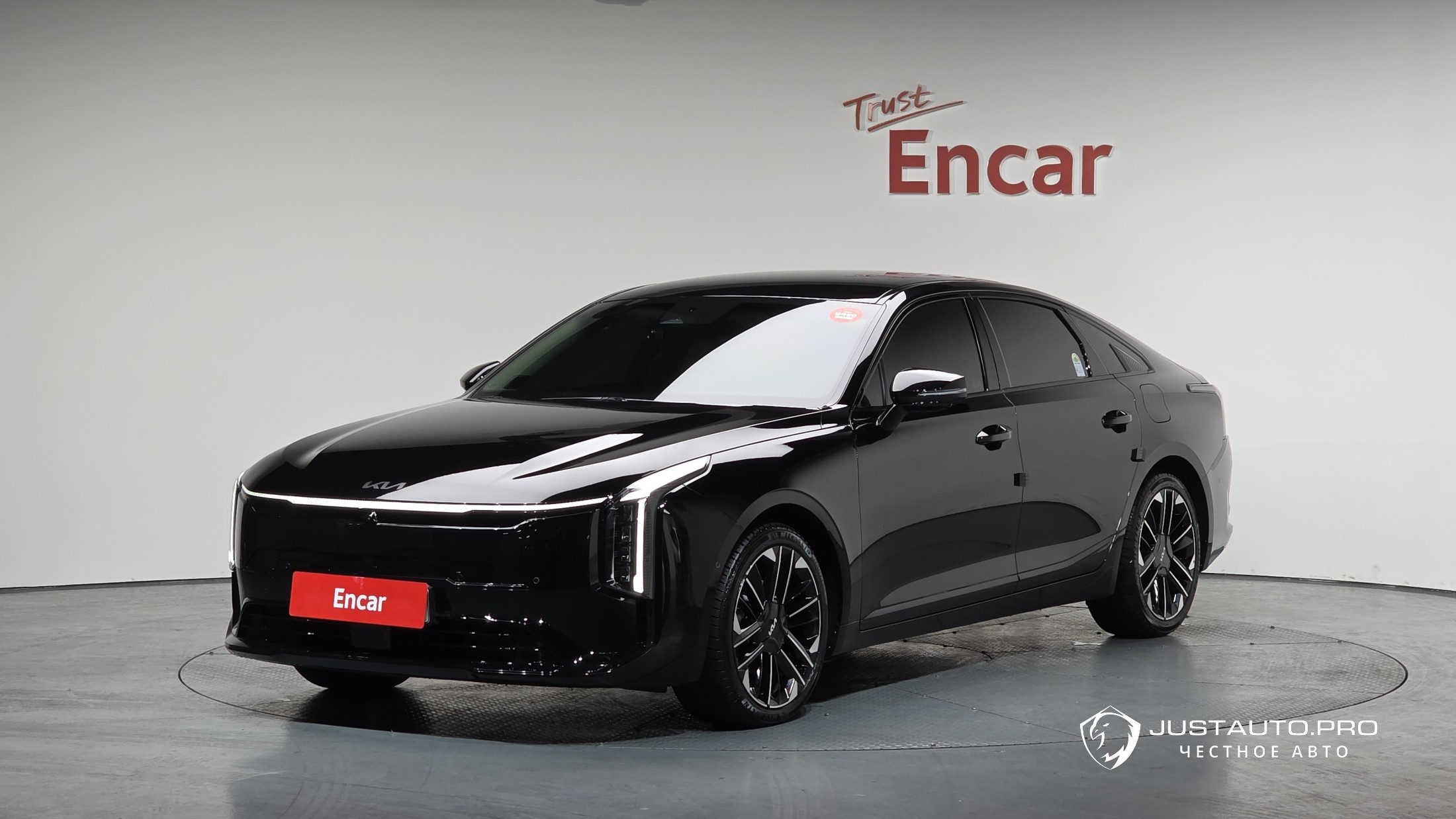 Автомобиль Kia K8