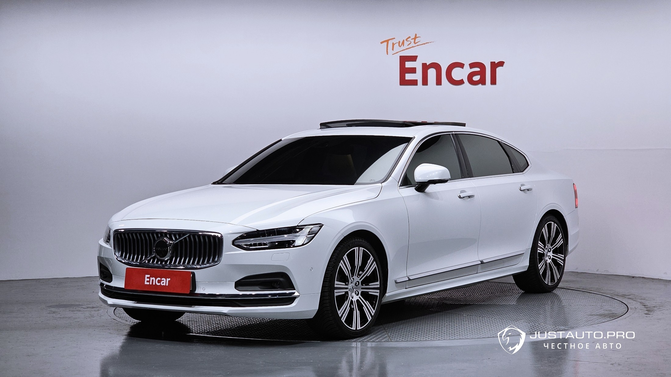 Автомобиль Volvo S90