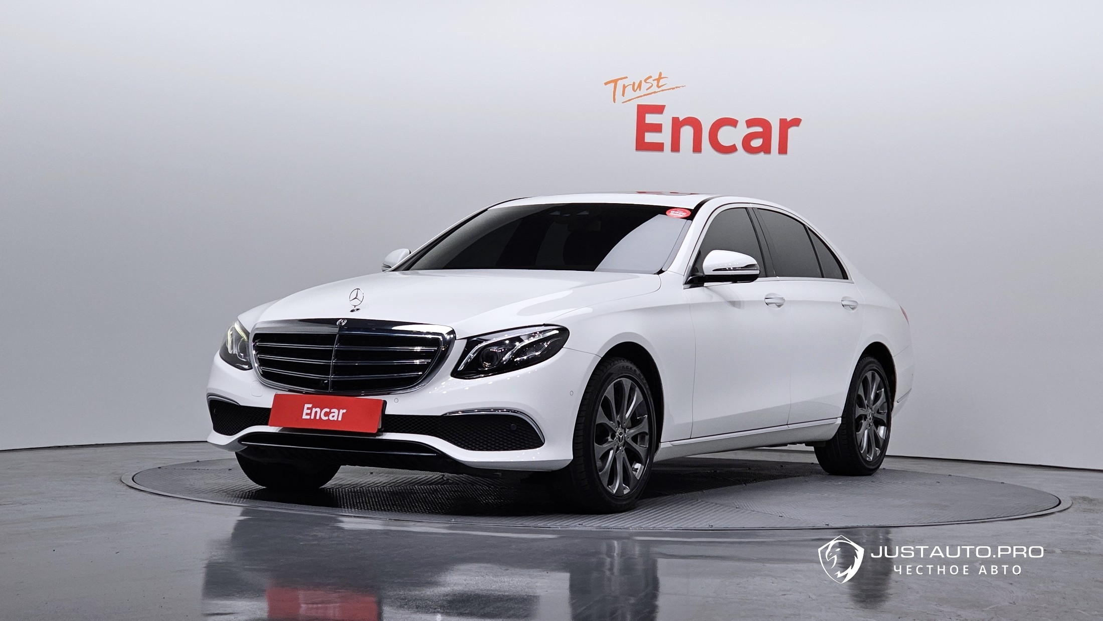 Автомобиль Mercedes-Benz E-Class