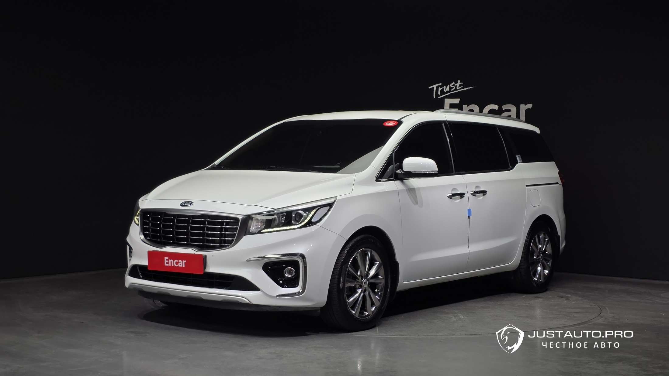 Автомобиль Kia Canival