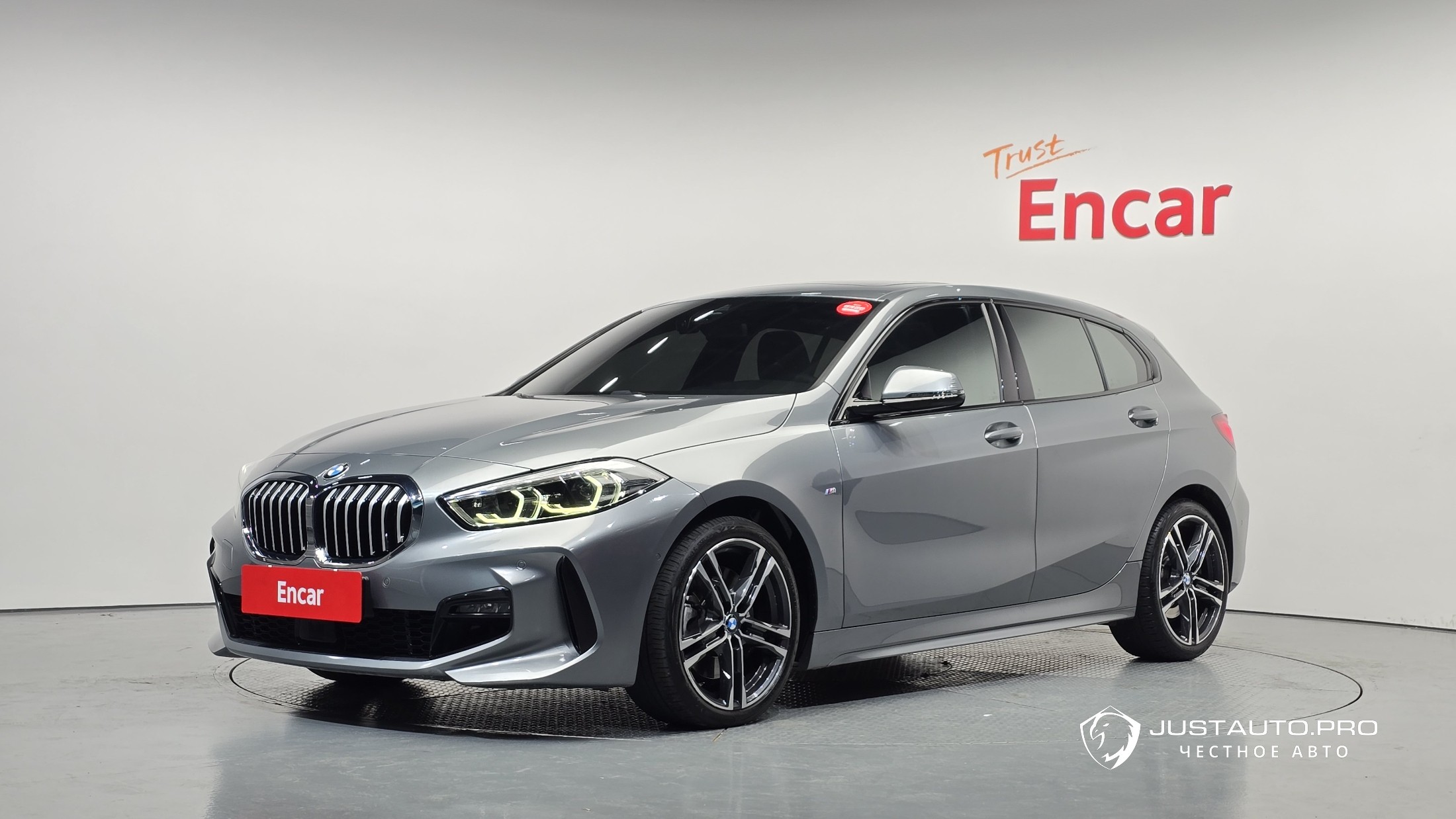 Автомобиль BMW 1-Series