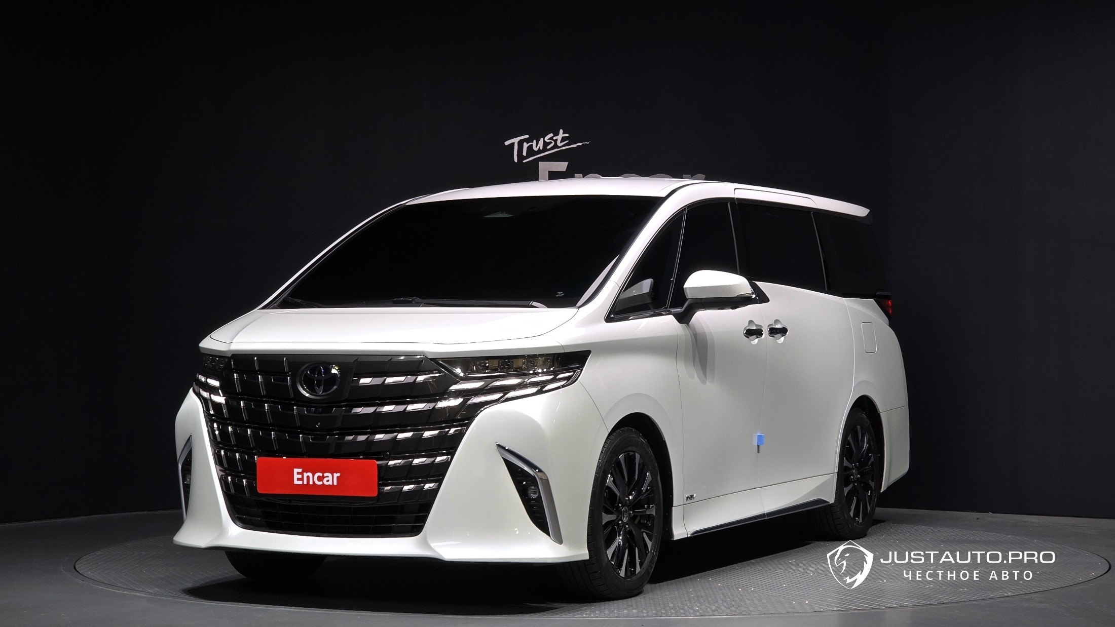 Автомобиль Toyota Alphard