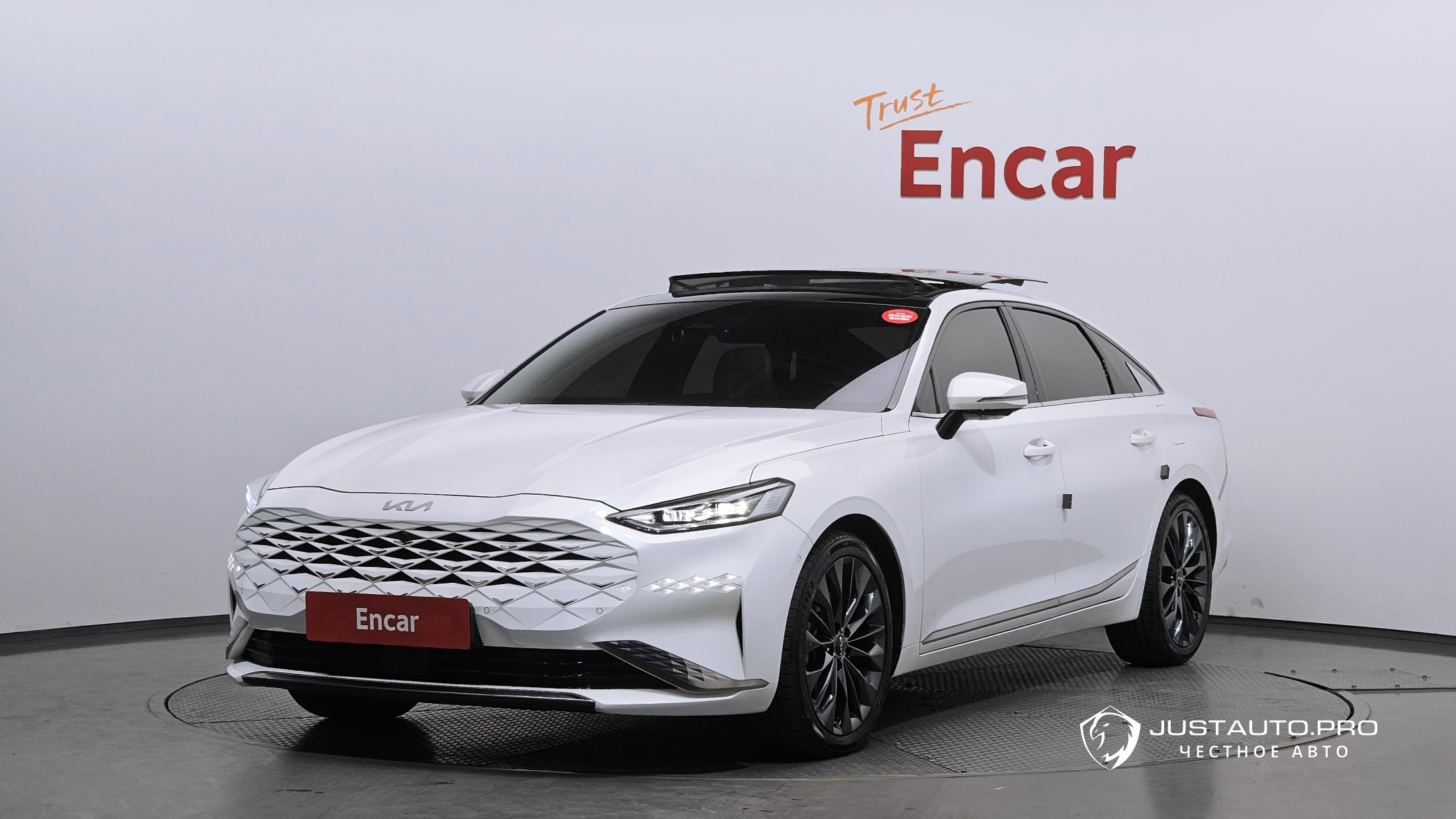 Автомобиль Kia K8