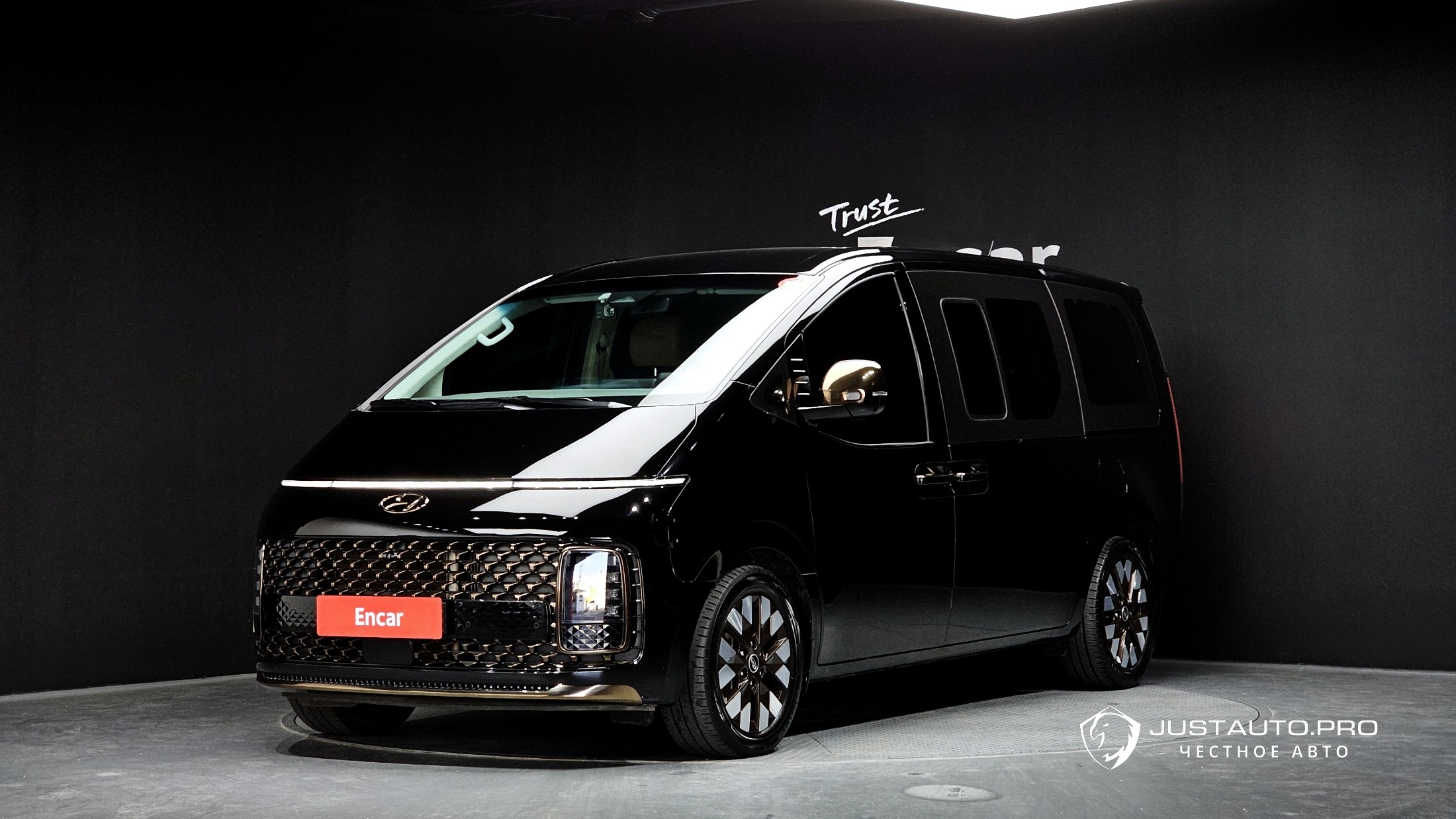 Автомобиль Hyundai Staria