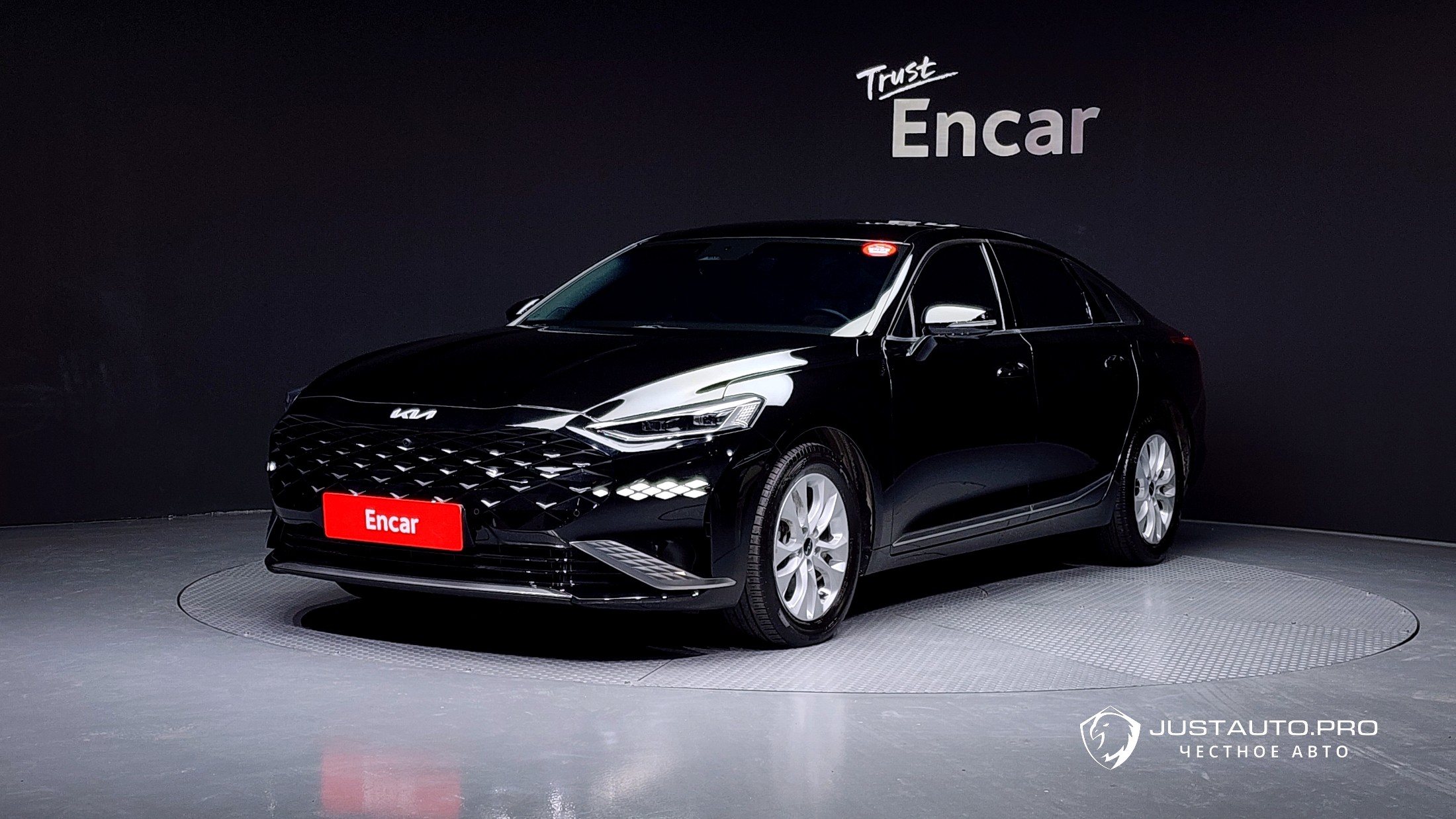 Автомобиль Kia K8