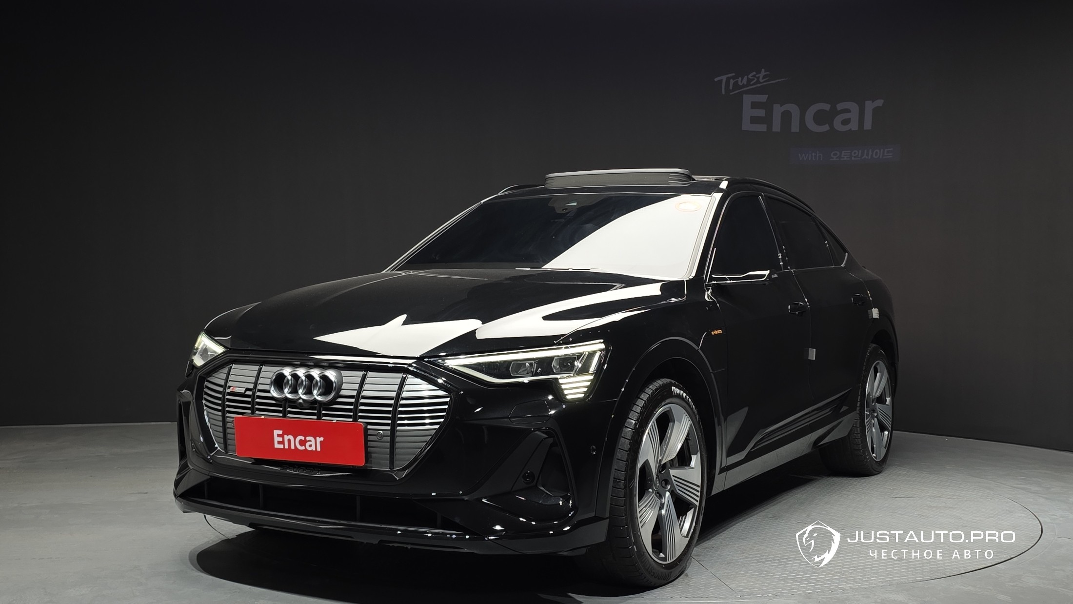 Автомобиль Audi e-tron