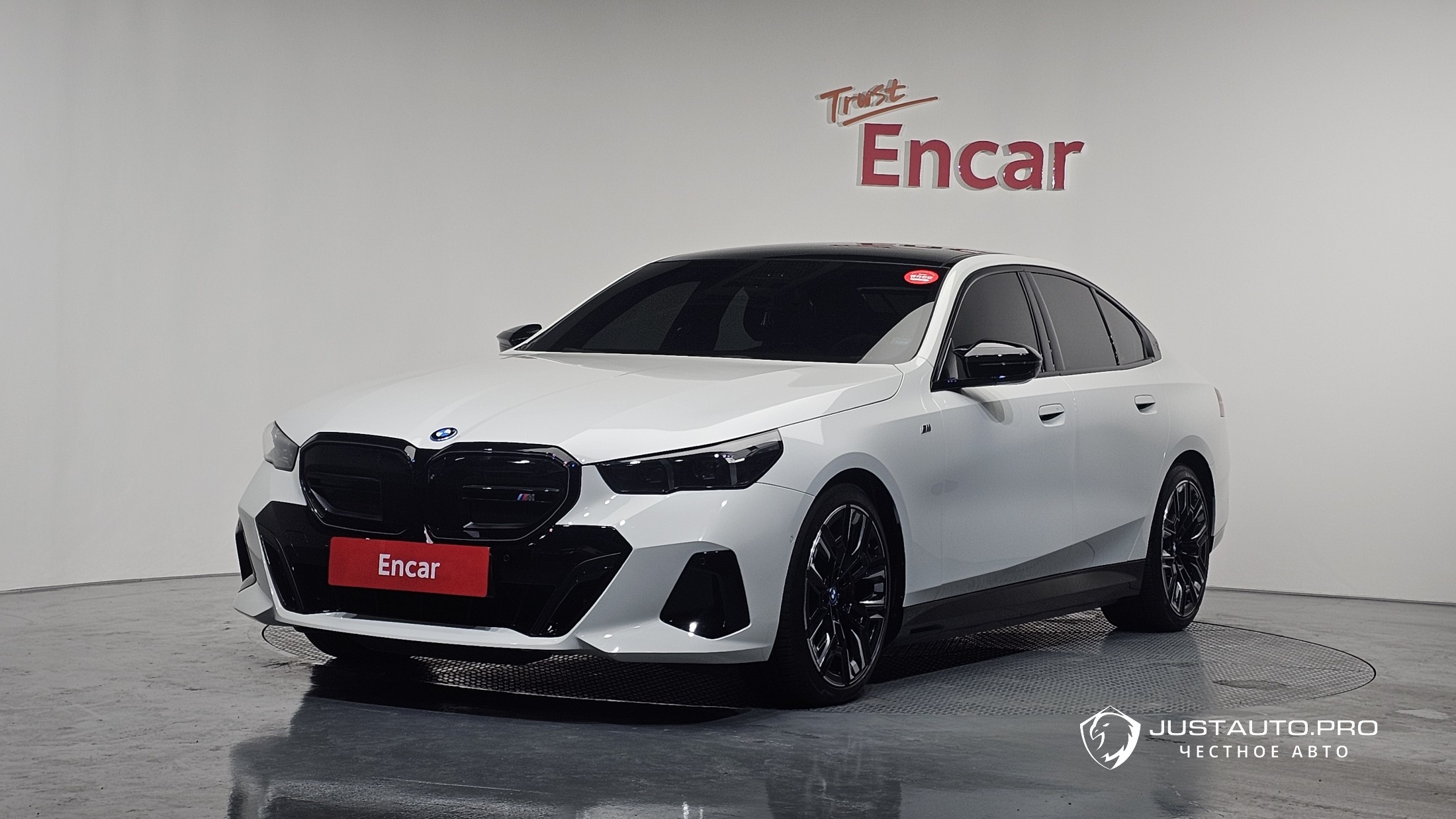 Автомобиль BMW i5