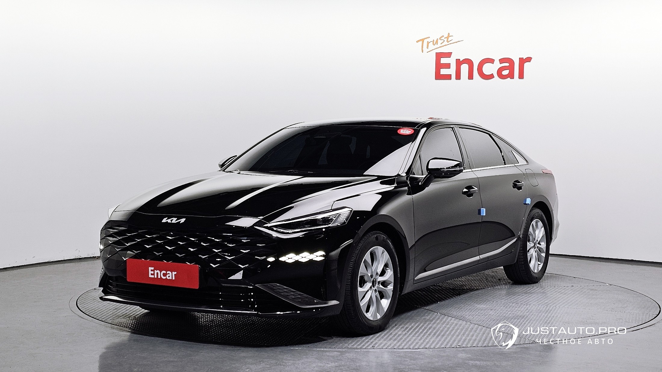 Автомобиль Kia K8