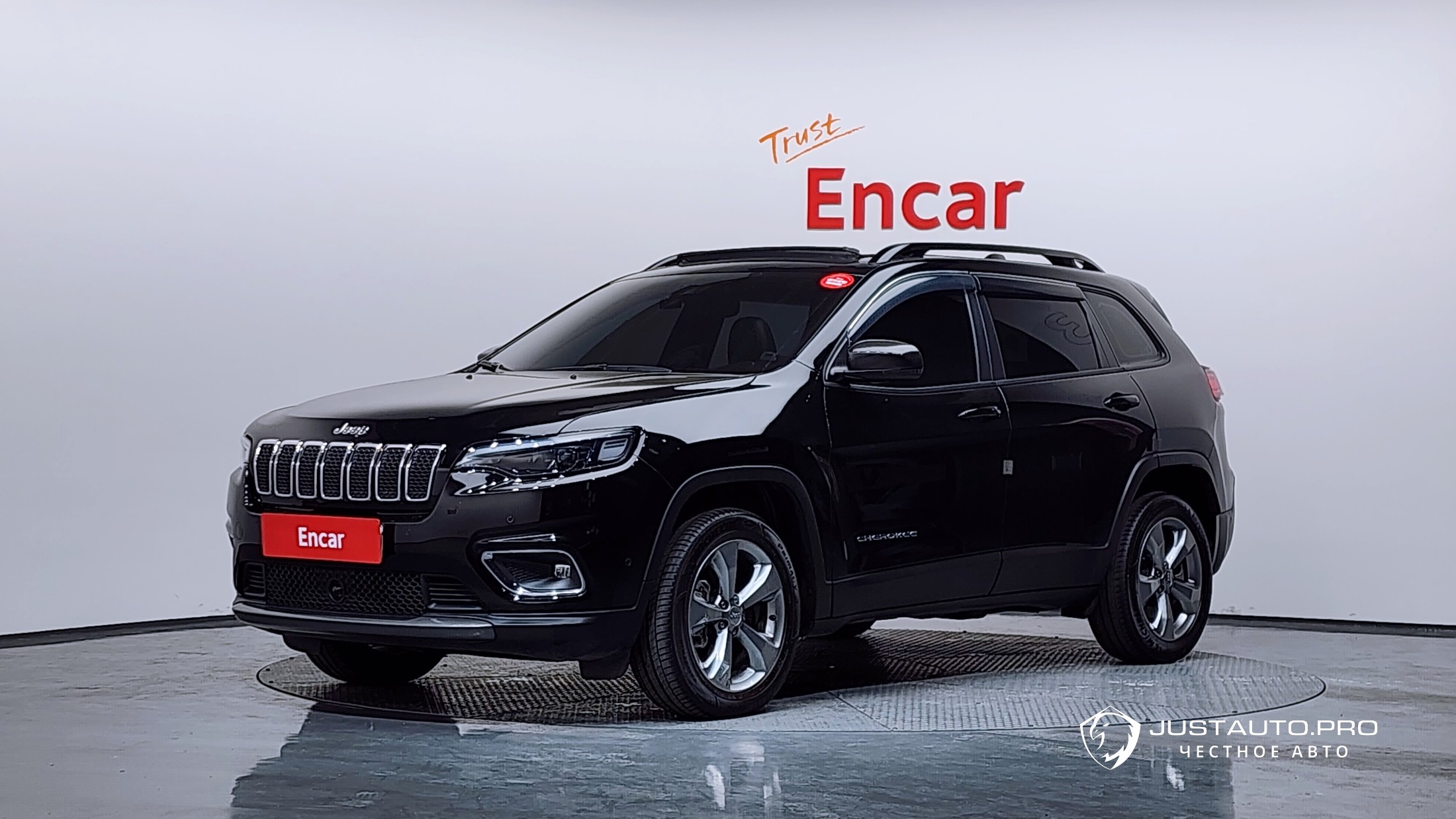 Автомобиль Jeep Cherokee