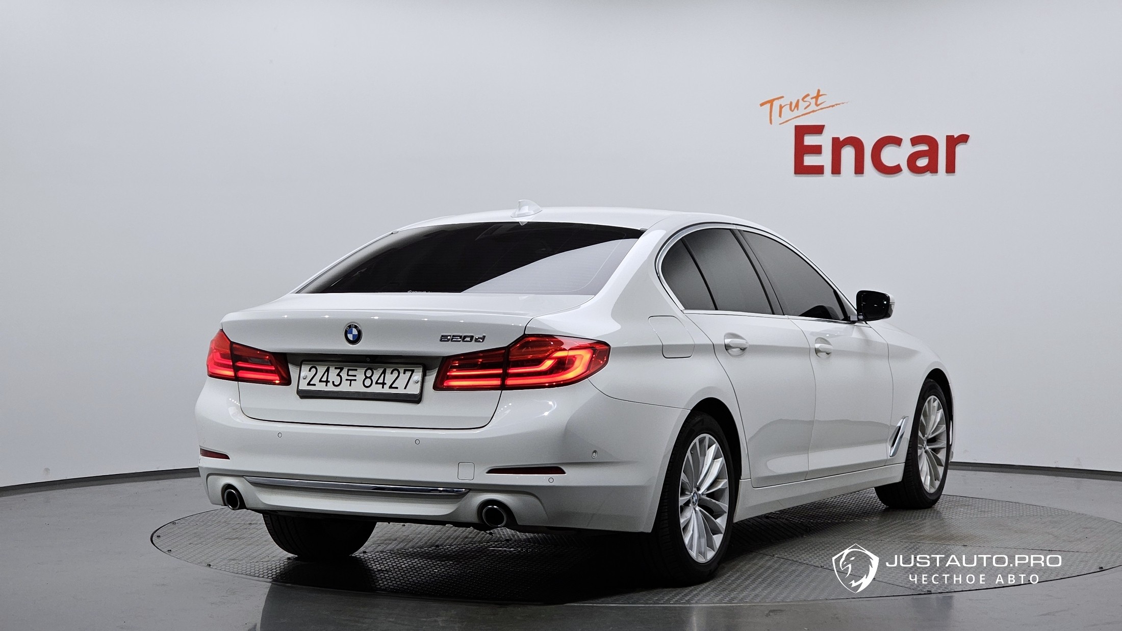 Автомобиль BMW 5-Series