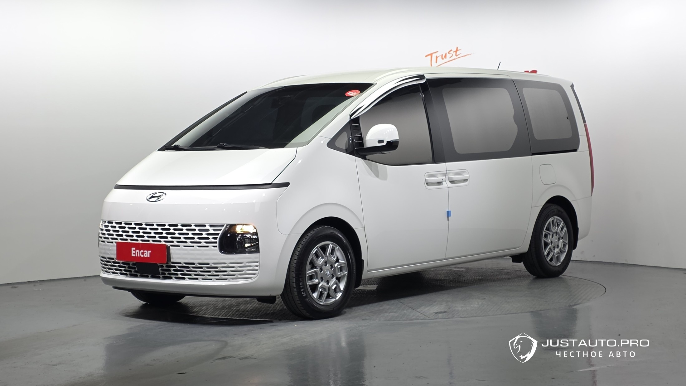 Автомобиль Hyundai Staria