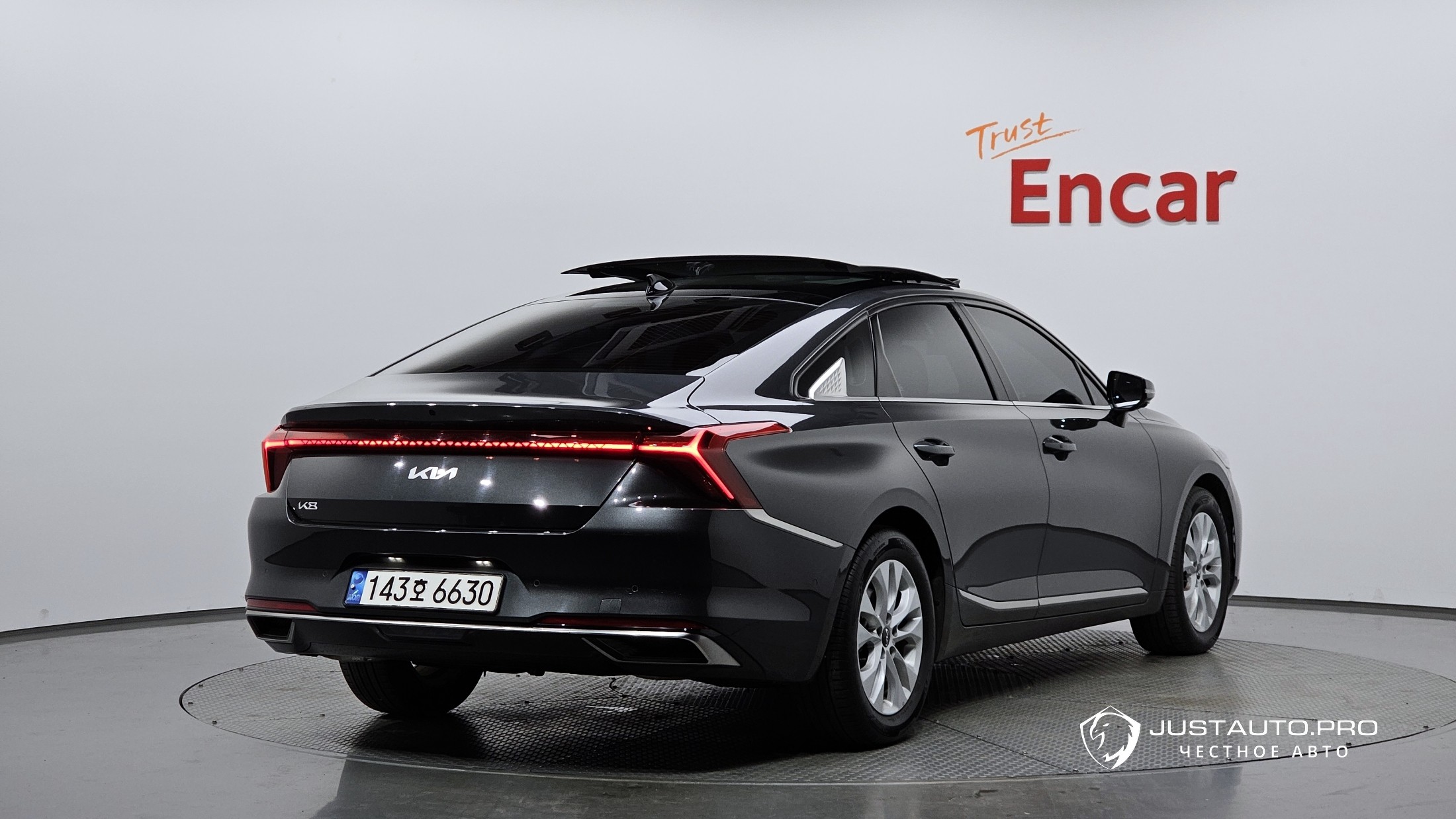 Автомобиль Kia K8