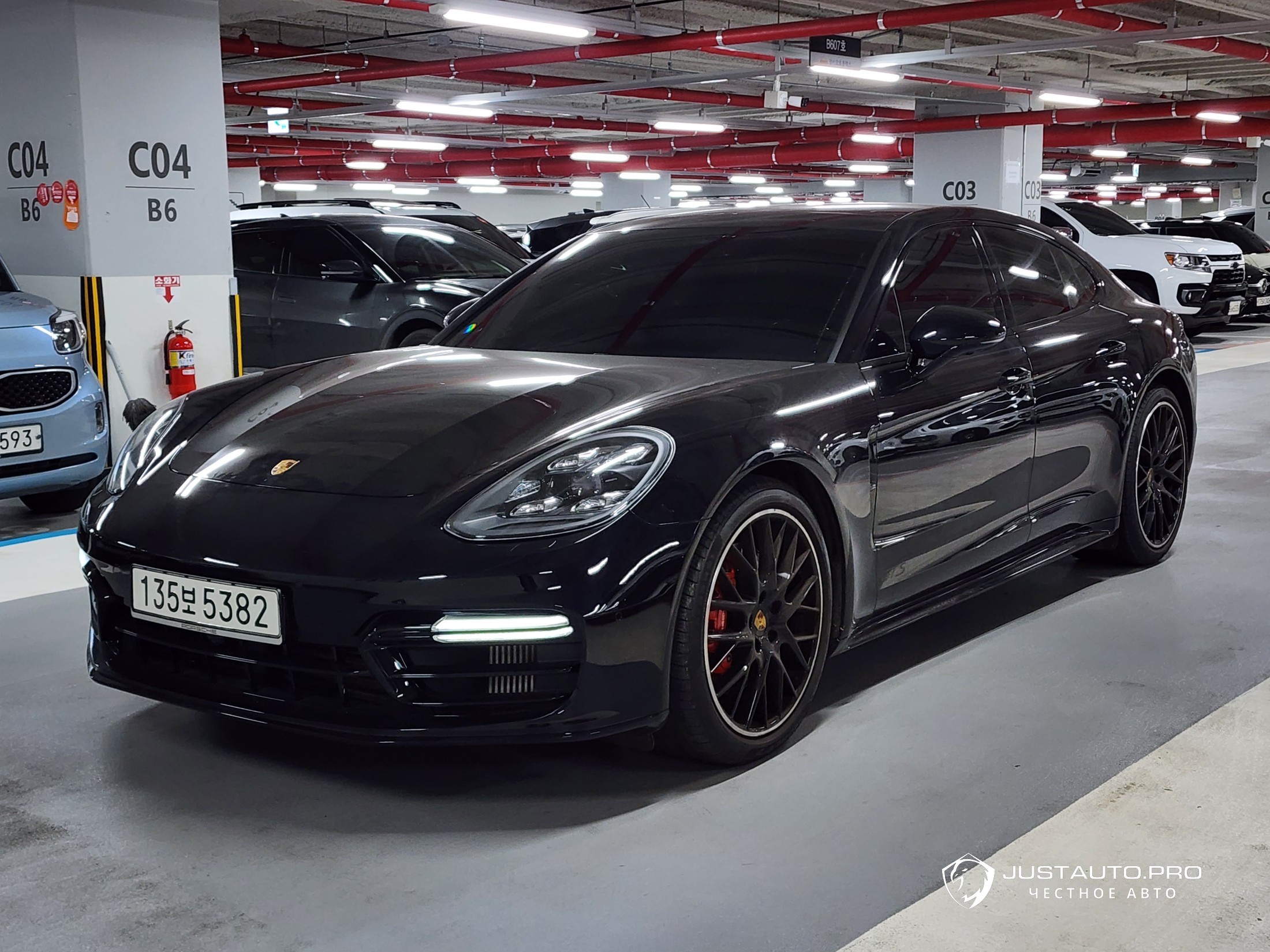 Автомобиль Porsche Panamera