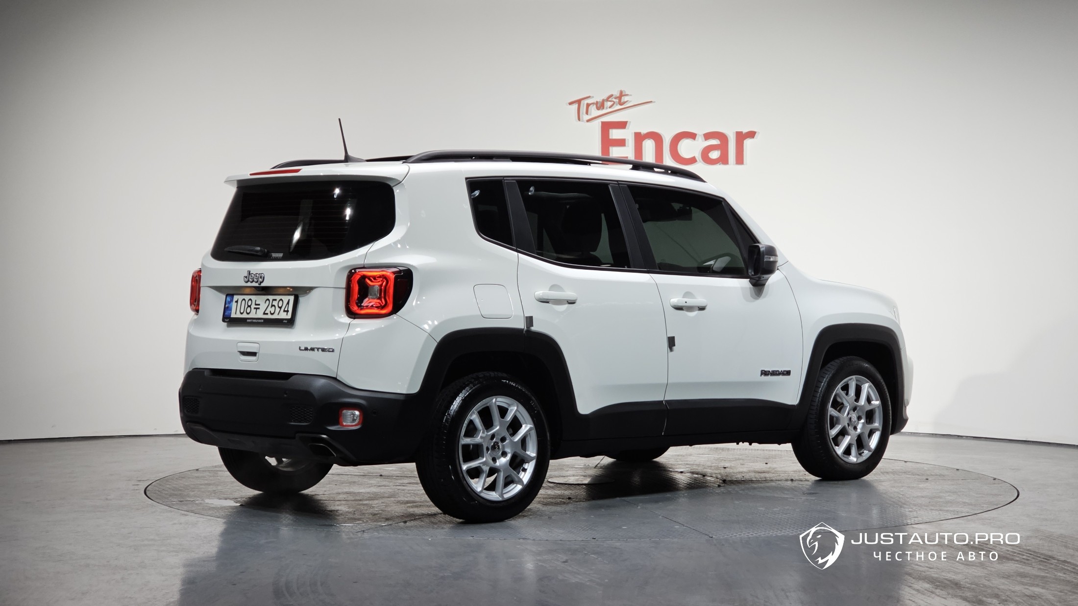 Автомобиль Jeep Renegade