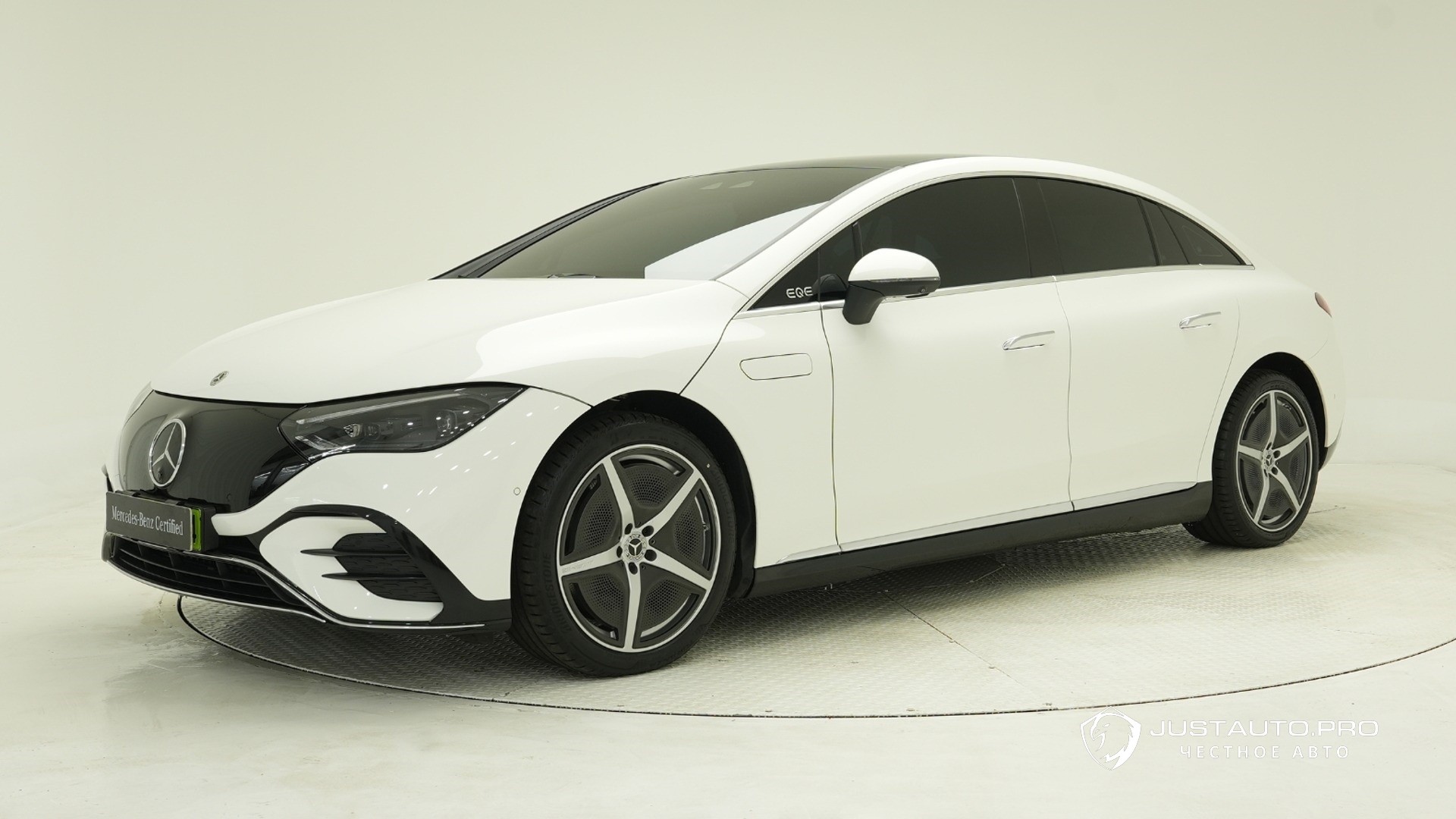 Автомобиль Mercedes-Benz EQE