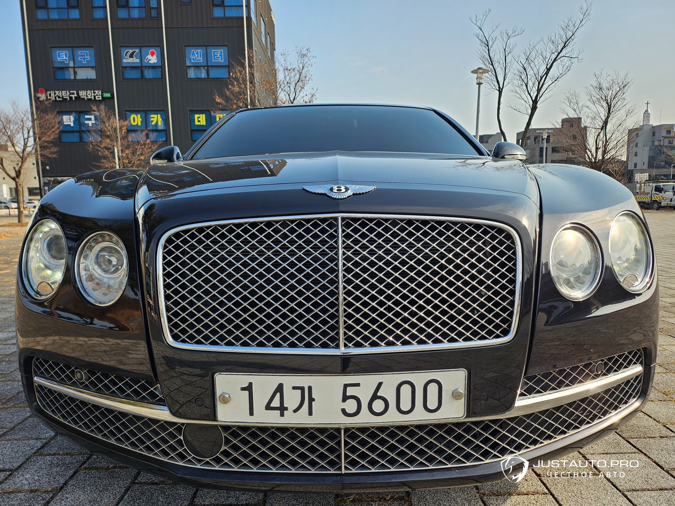 Автомобиль Bentley Flying Spur