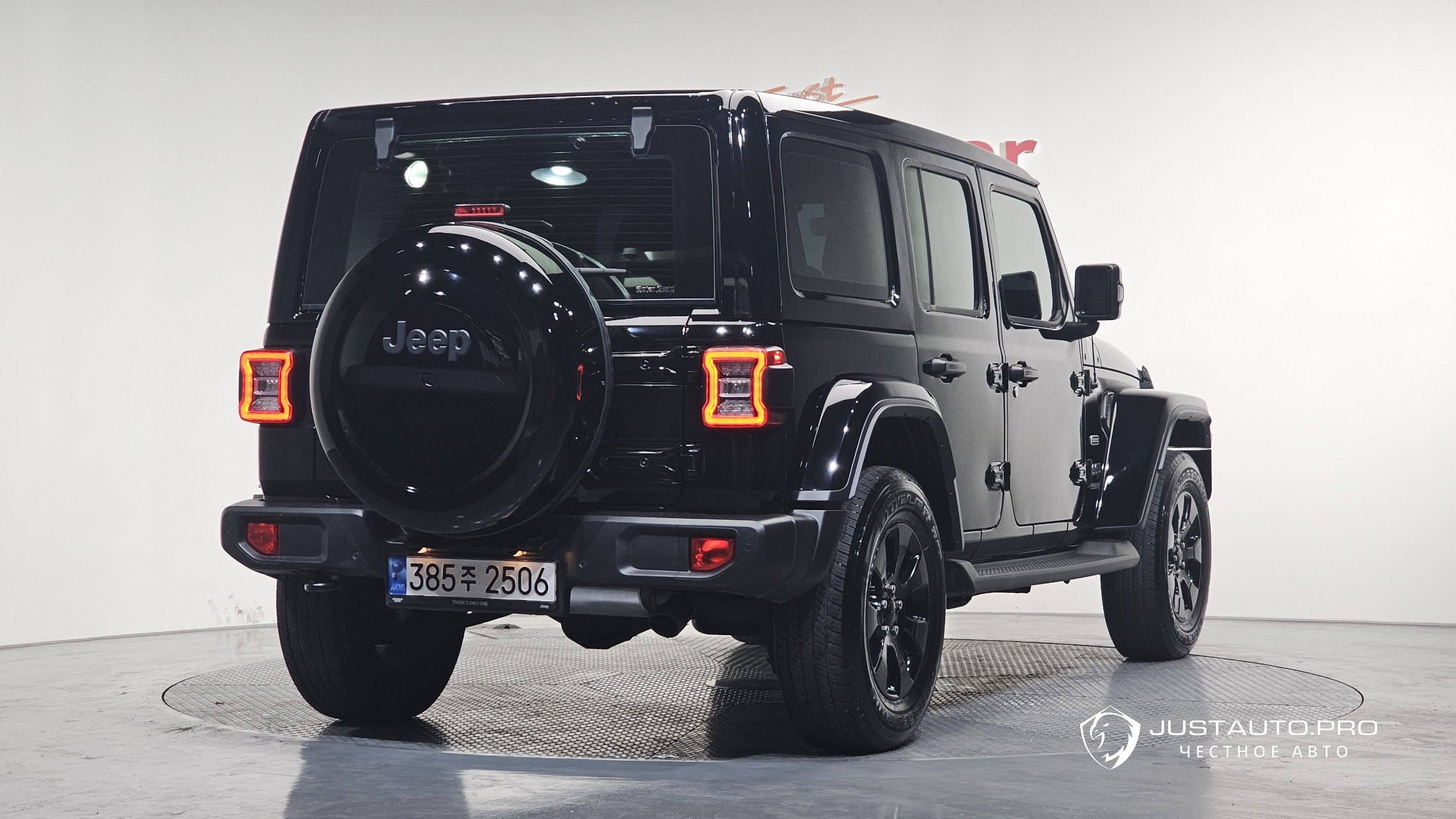 Автомобиль Jeep Wrangler