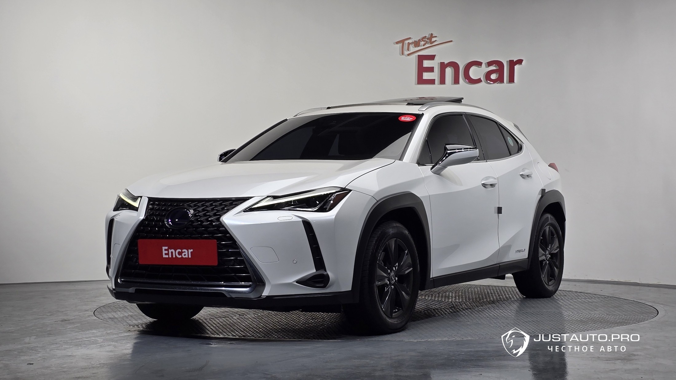 Автомобиль Lexus UX