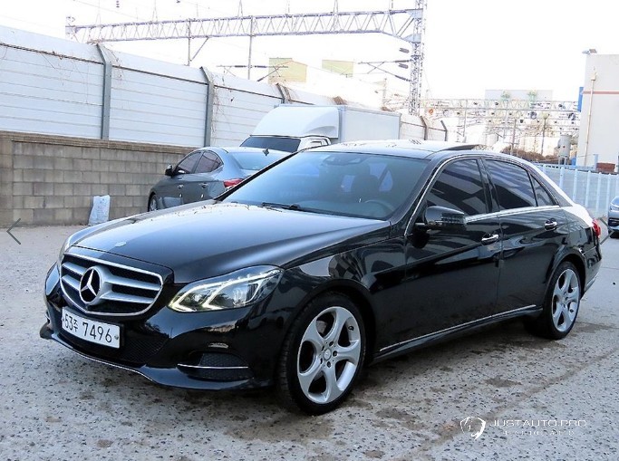 Автомобиль Mercedes-Benz E-Class