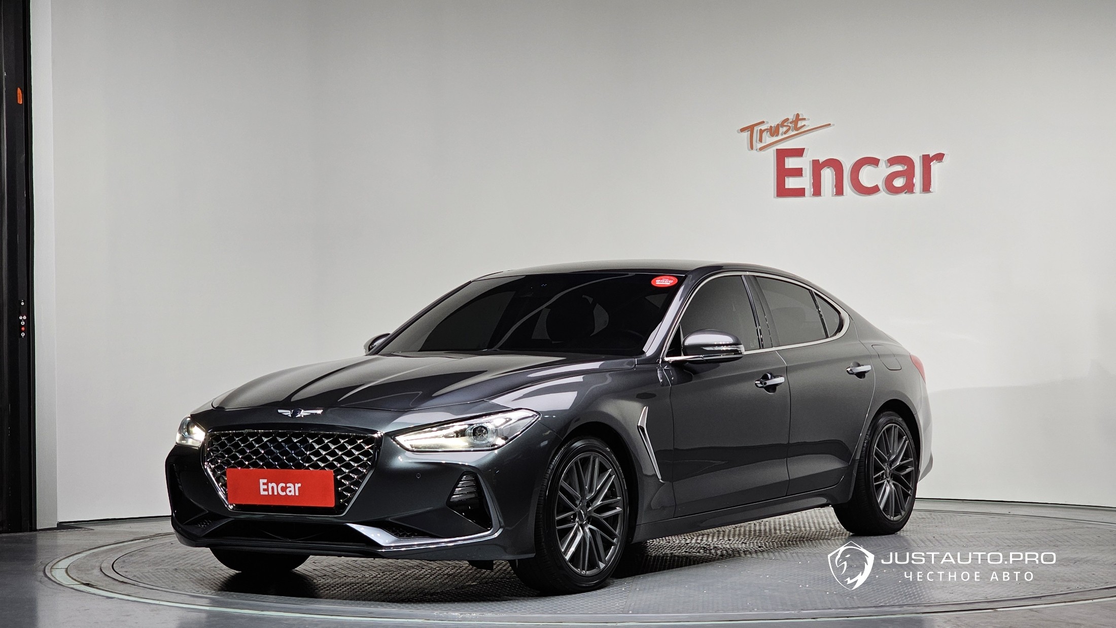 Автомобиль Genesis G70