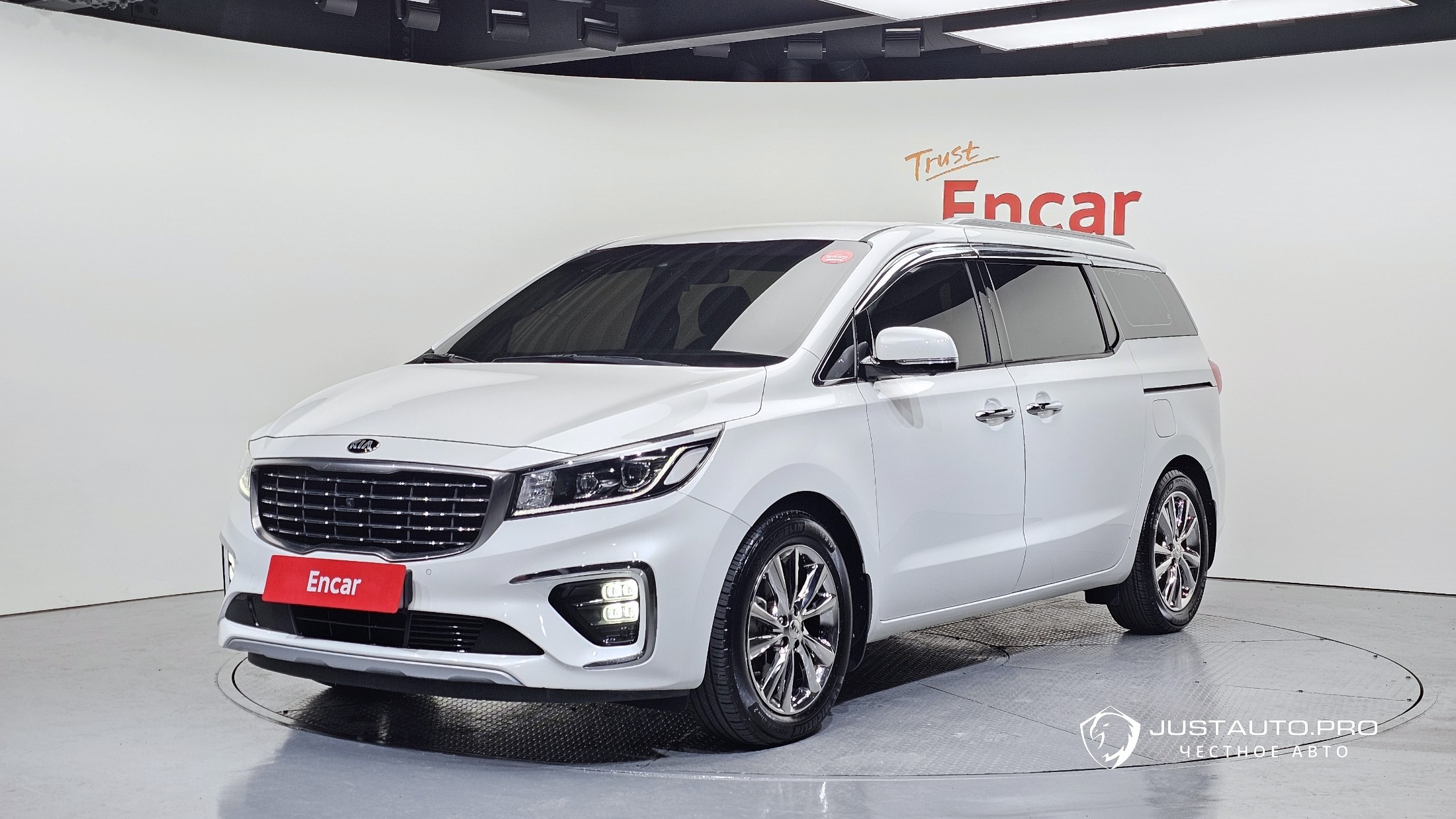 Автомобиль Kia Canival