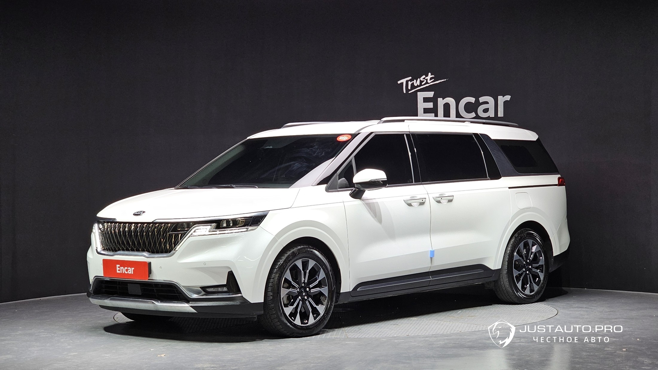 Автомобиль Kia Canival