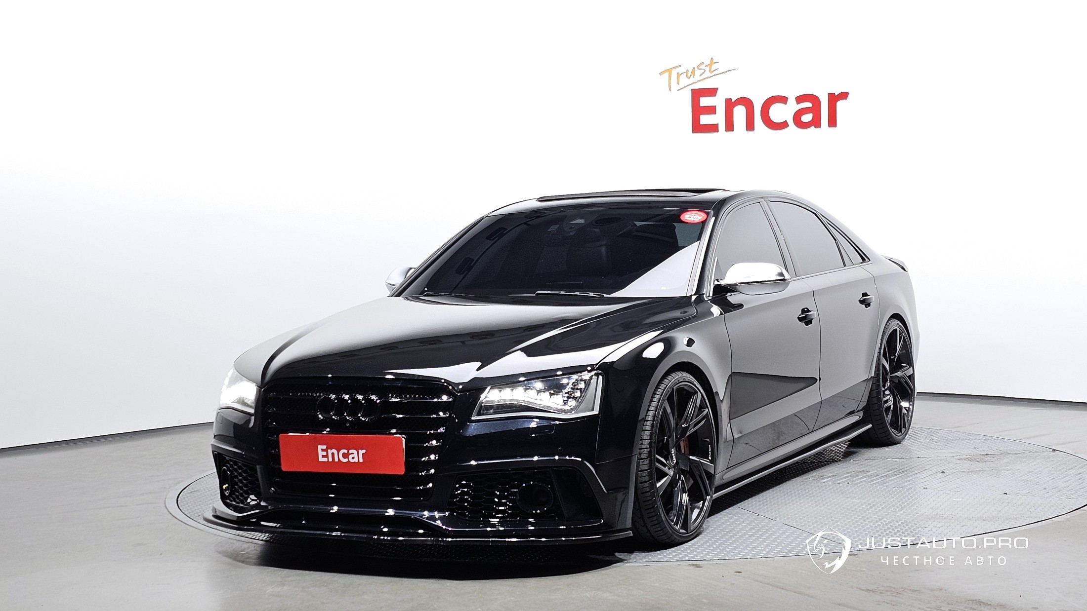 Автомобиль Audi S8