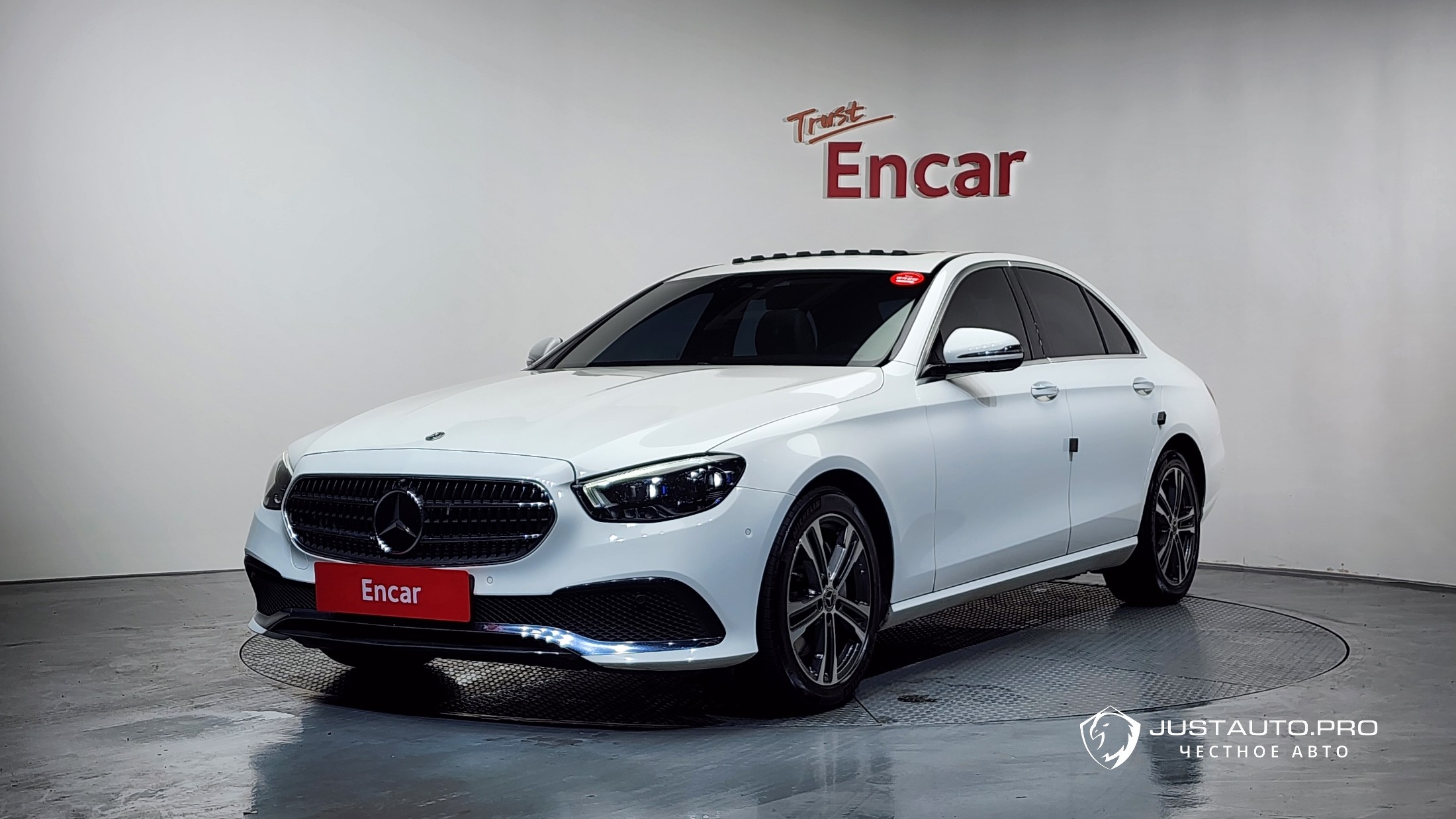 Автомобиль Mercedes-Benz E-Class