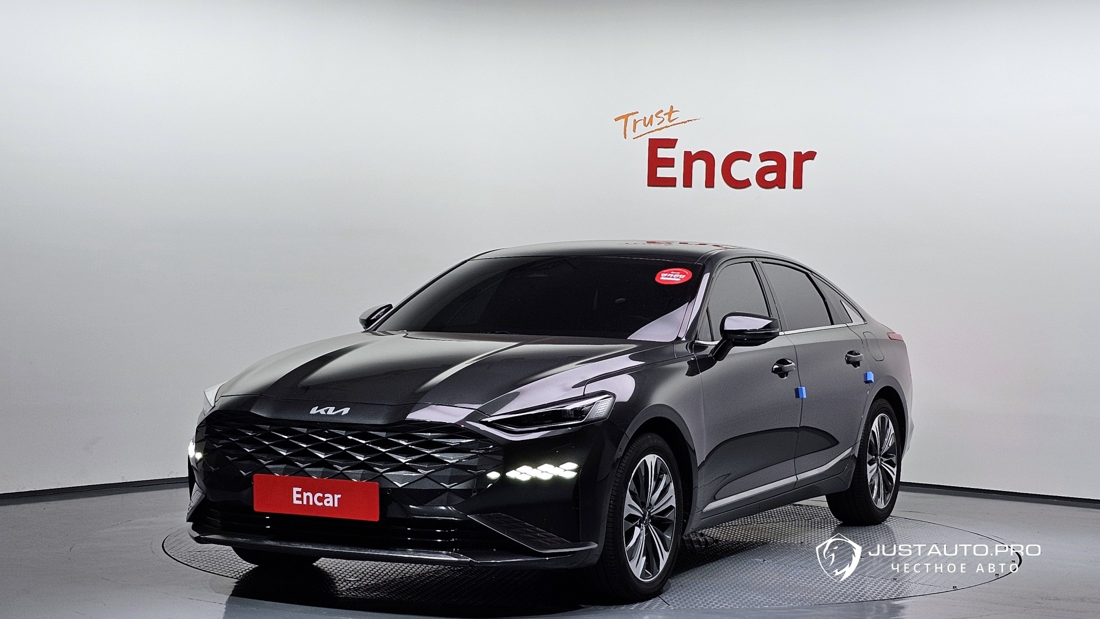 Автомобиль Kia K8