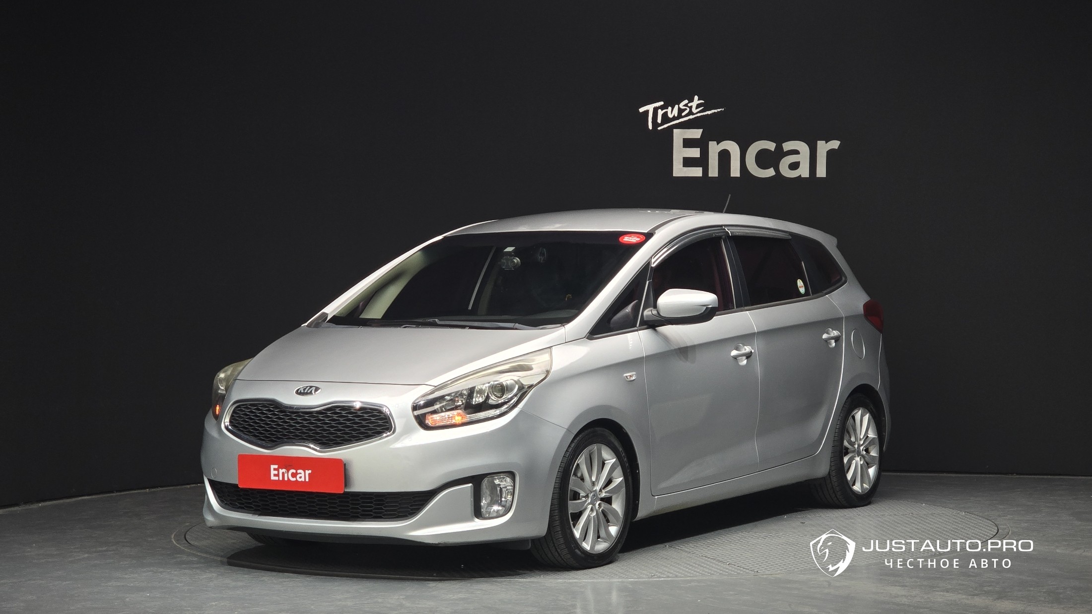 Автомобиль Kia Carens