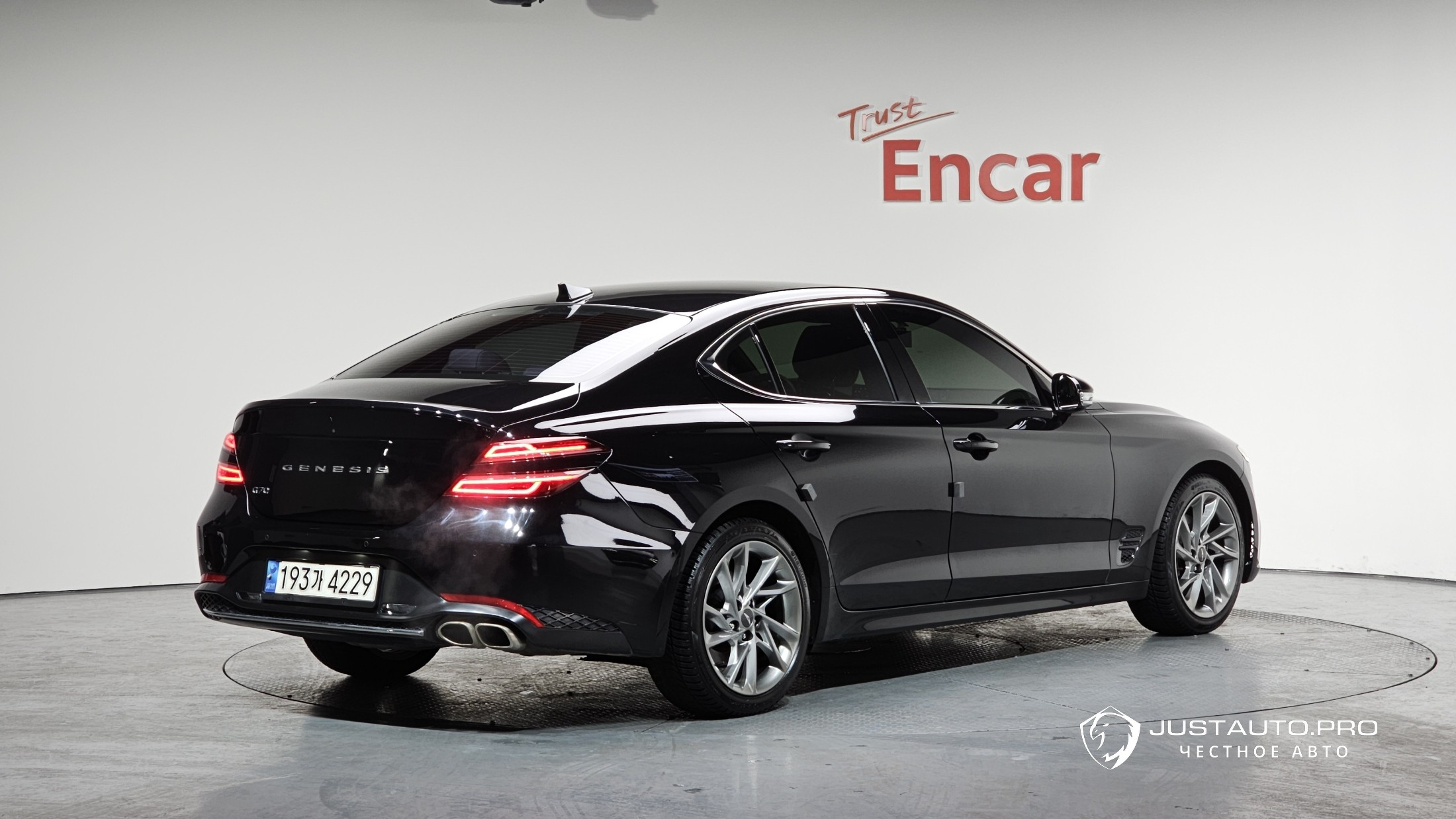 Автомобиль Genesis G70