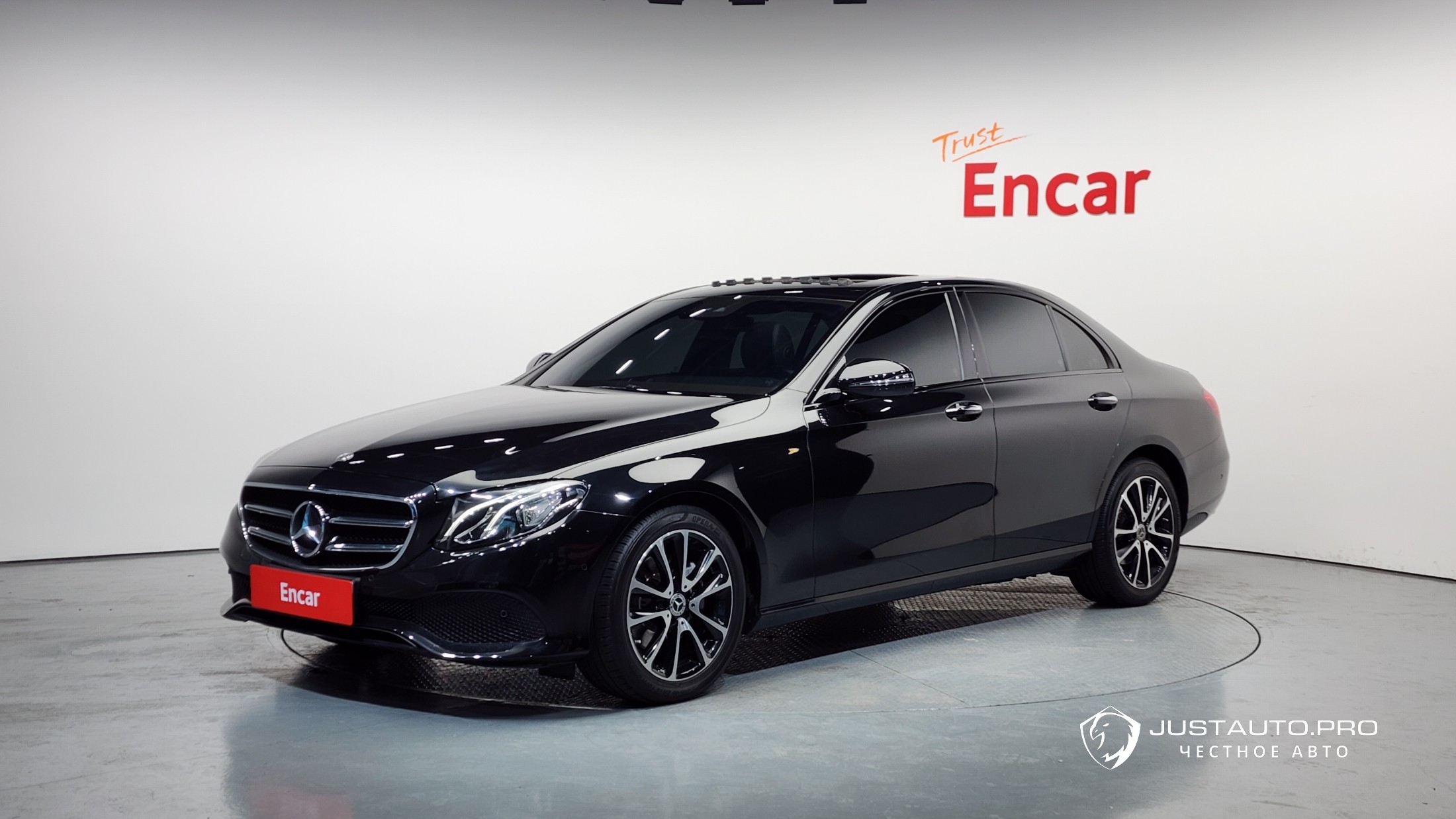 Автомобиль Mercedes-Benz E-Class